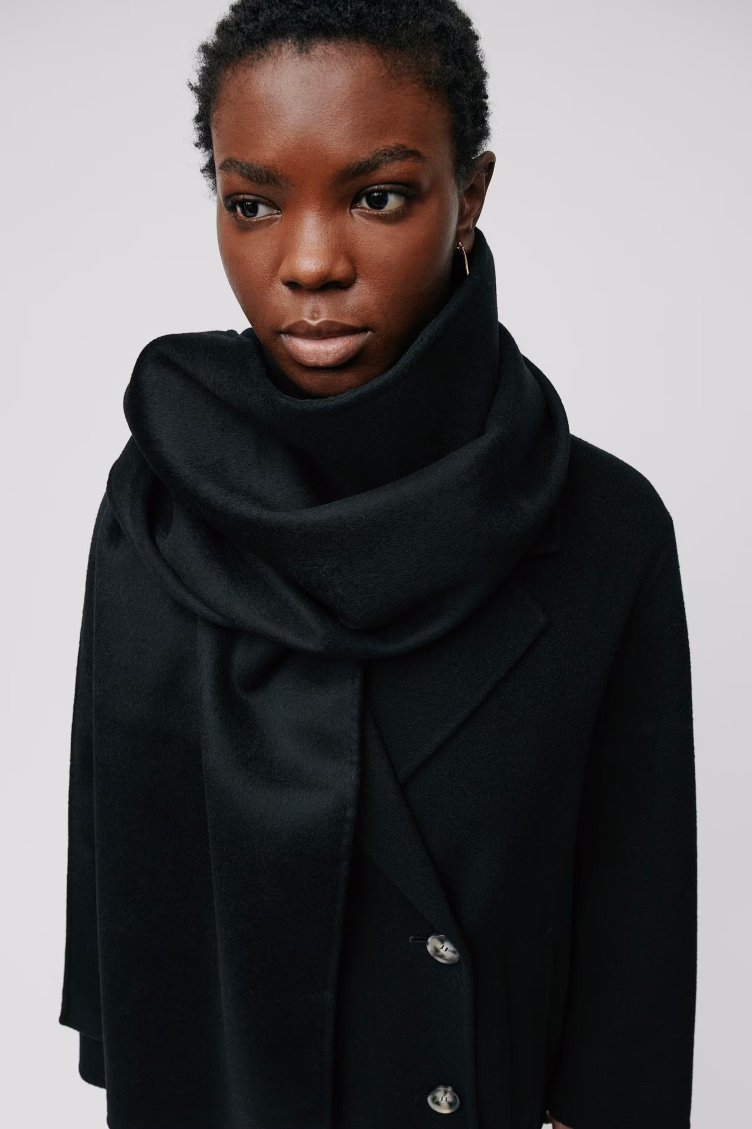 AMY SCARF LOOKBOOK FRONT 30600714-BK999