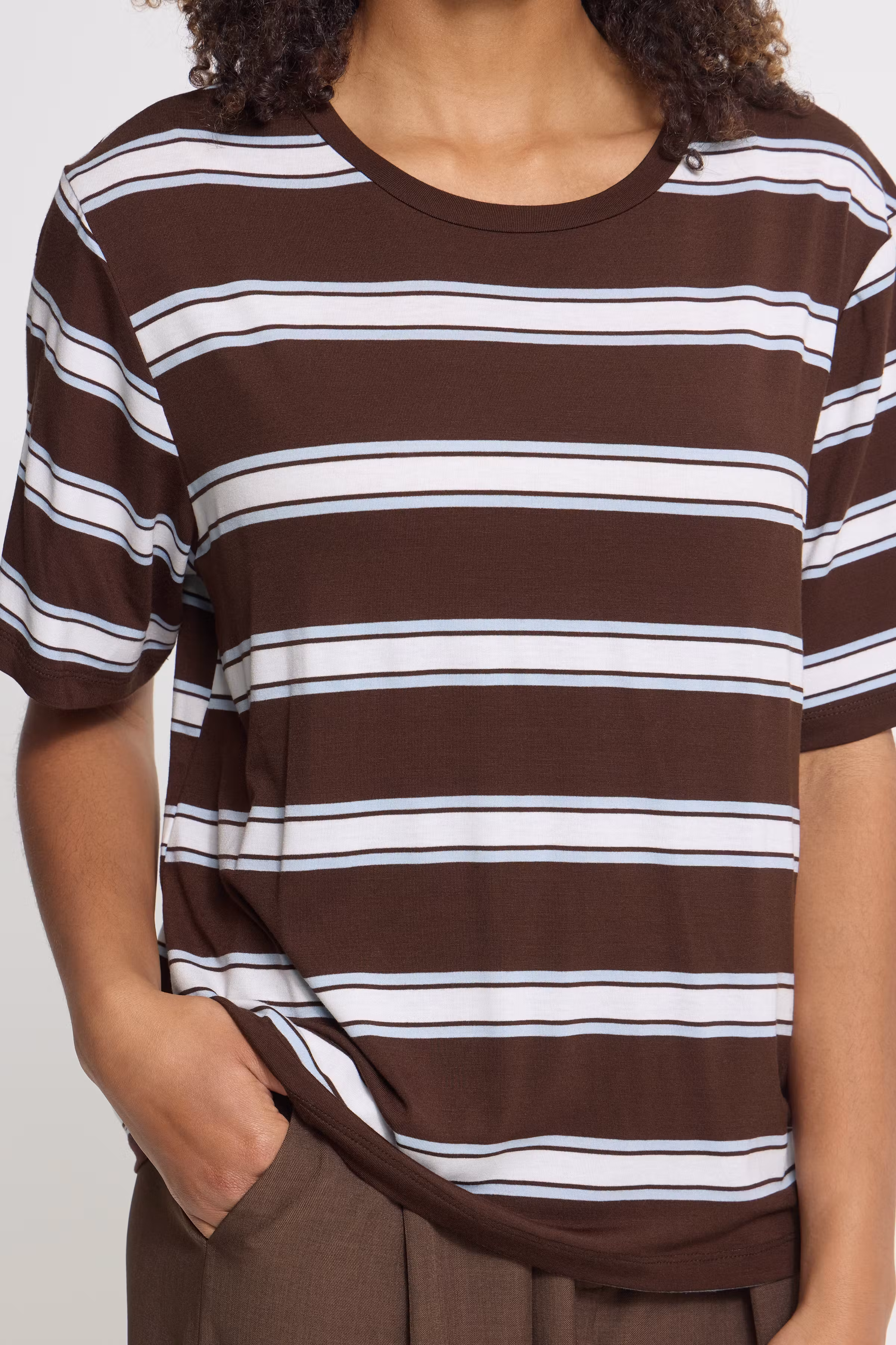 IHREBETTA T-shirt LOOKBOOK DETAIL 20126214-900008903