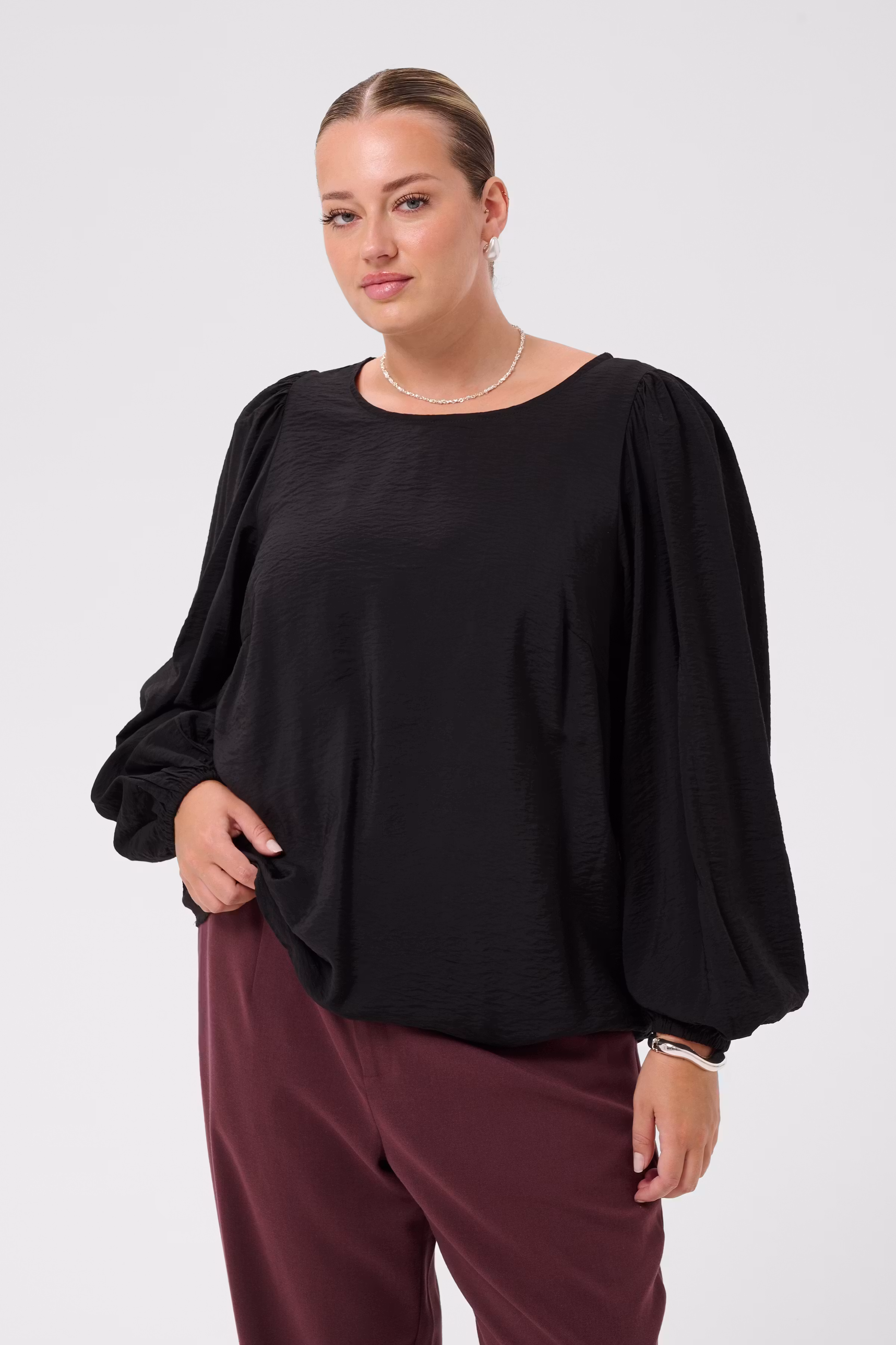 KCgila Bluse LOOKBOOK FRONT 10584447-100121