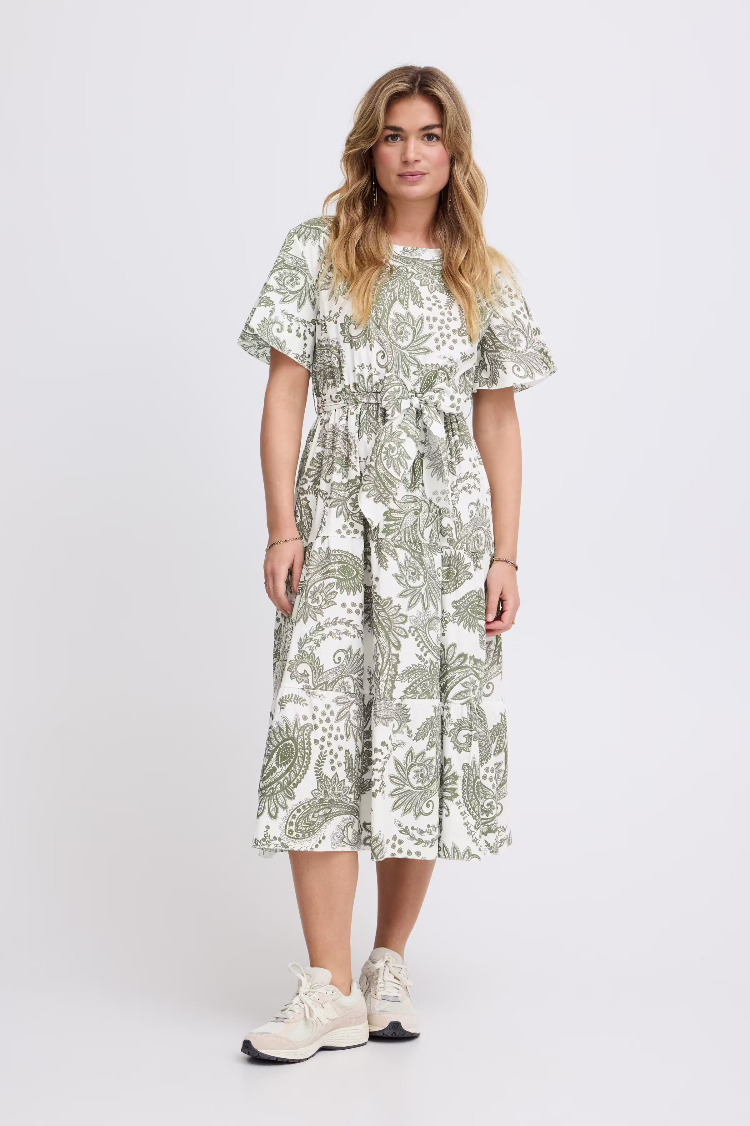SBJADA Kjole LOOKBOOK FRONT 22100550-180515