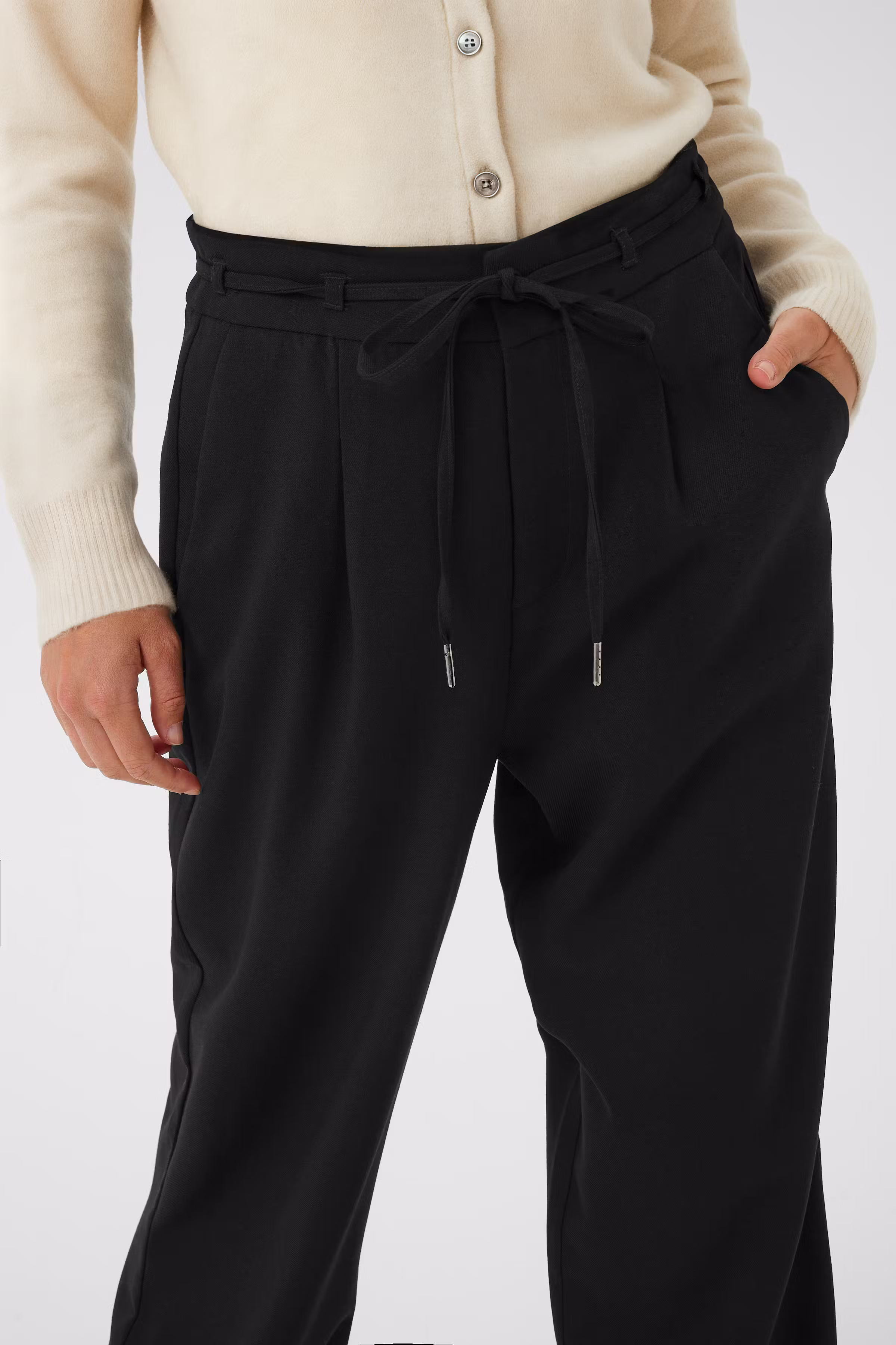 KAmerle Pantalon LOOKBOOK DETAIL 10511270-100121