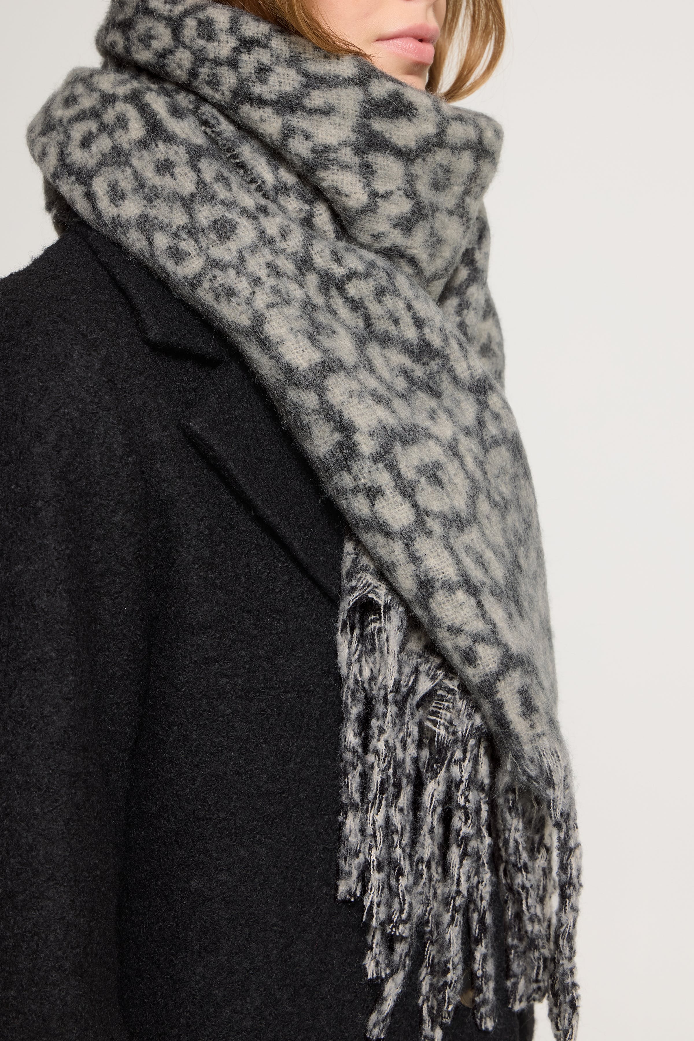 IASELMA Sjaal LOOKBOOK FRONT 20126443-194008
