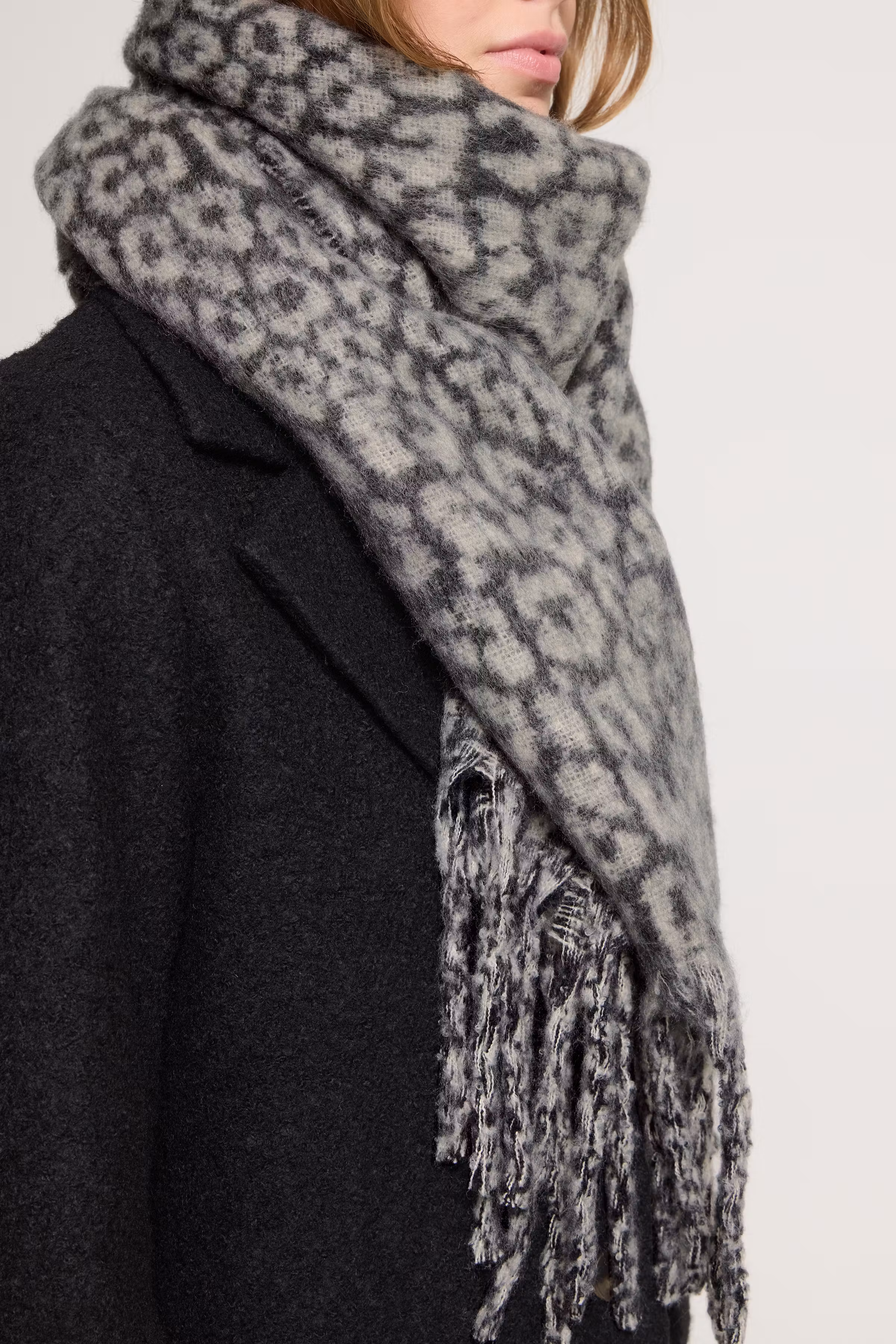 IASELMA Tuch LOOKBOOK FRONT 20126443-194008