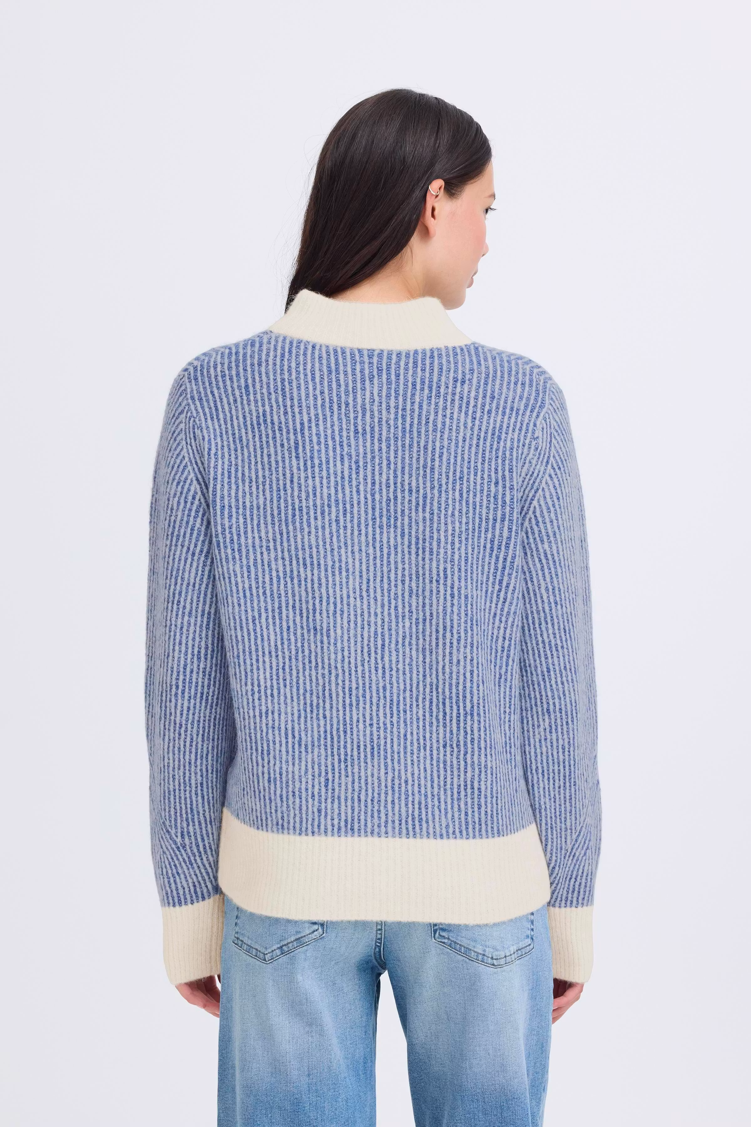IHKAMARA Pullover LOOKBOOK BACK 20119231-194057