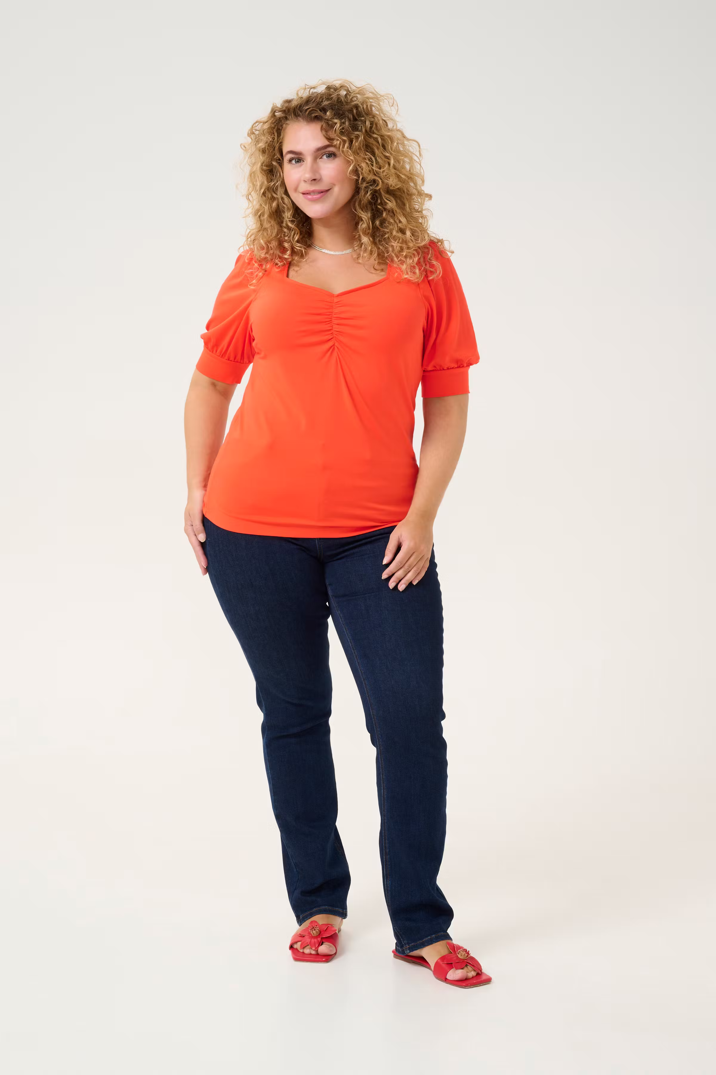 KCsissy T-Shirt LOOKBOOK FRONT 10581401-171558