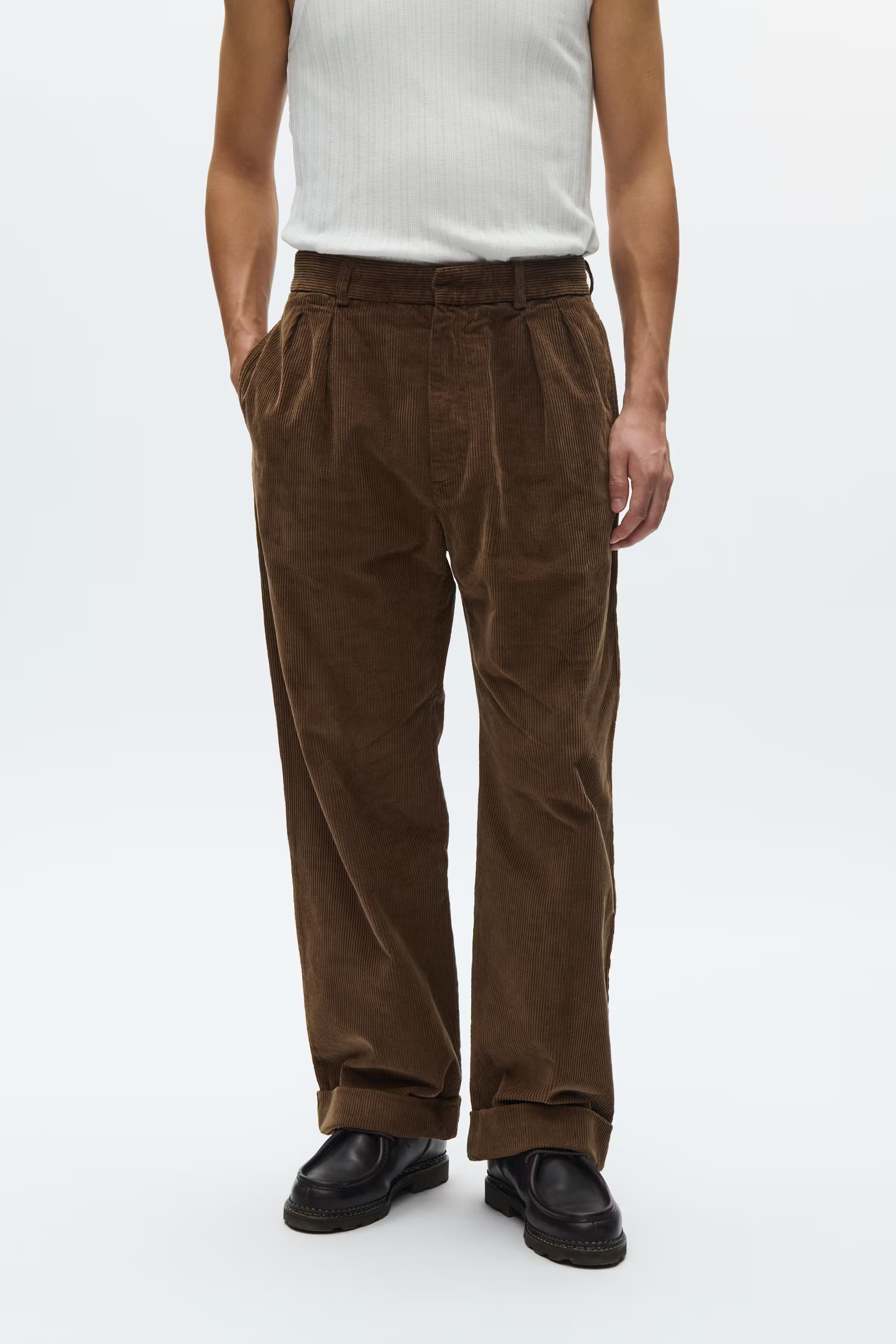 WWLawrence Trousers LOOKBOOK FRONT 30250222-W2546