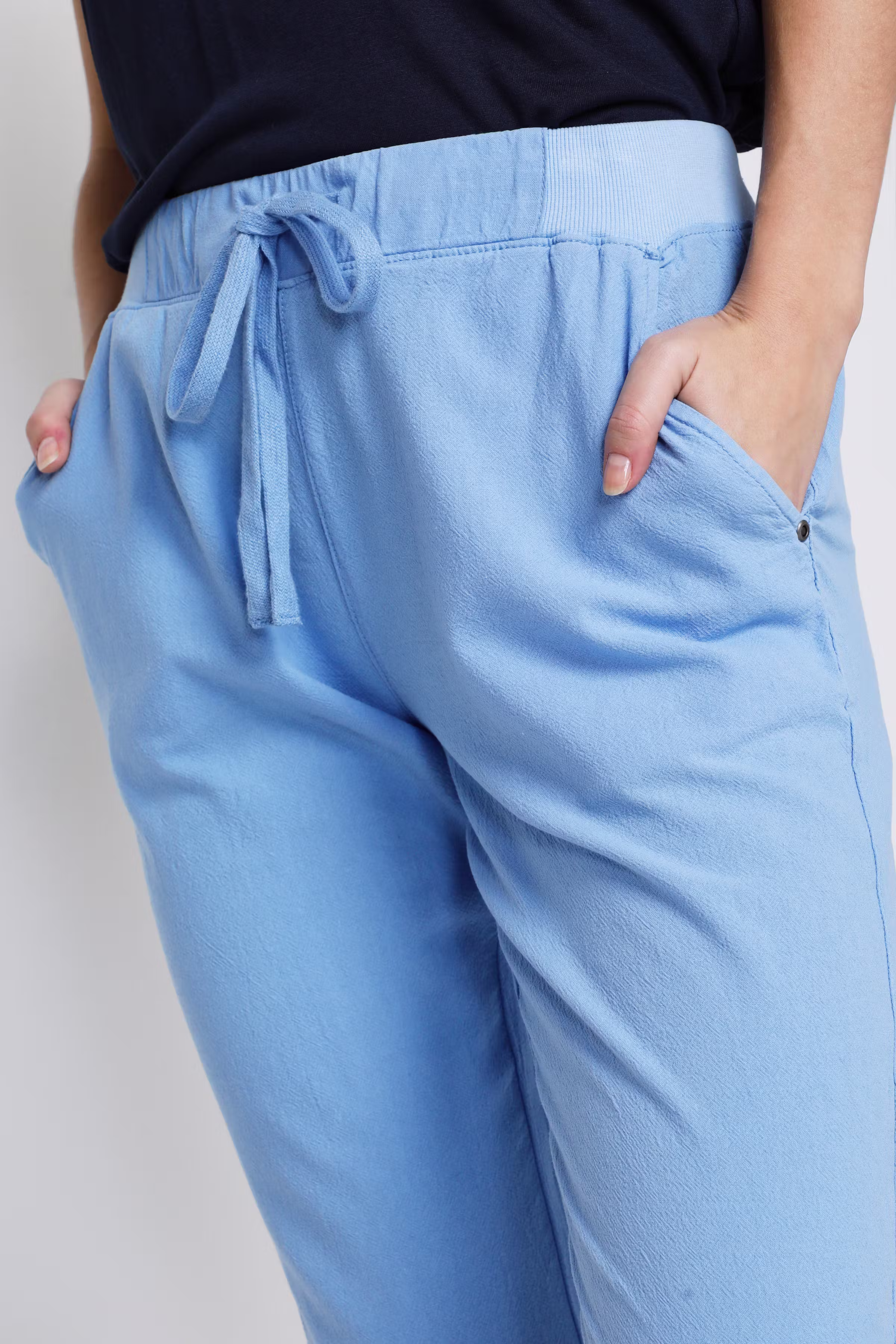 Naya Capri bukser LOOKBOOK DETAIL 10502803-153930