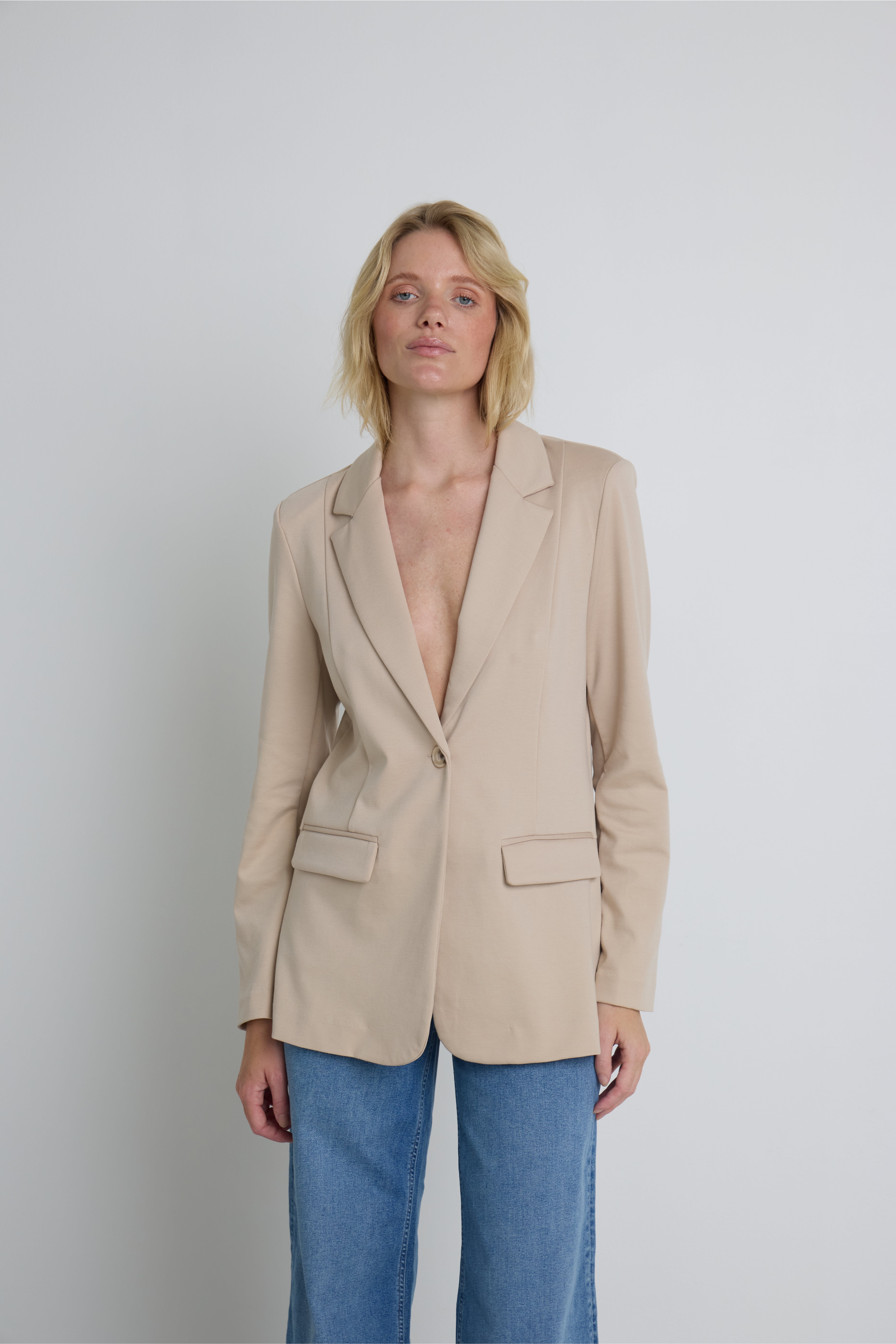 IHKATE LONG Blazer LOCATION NONE 20121368-151308