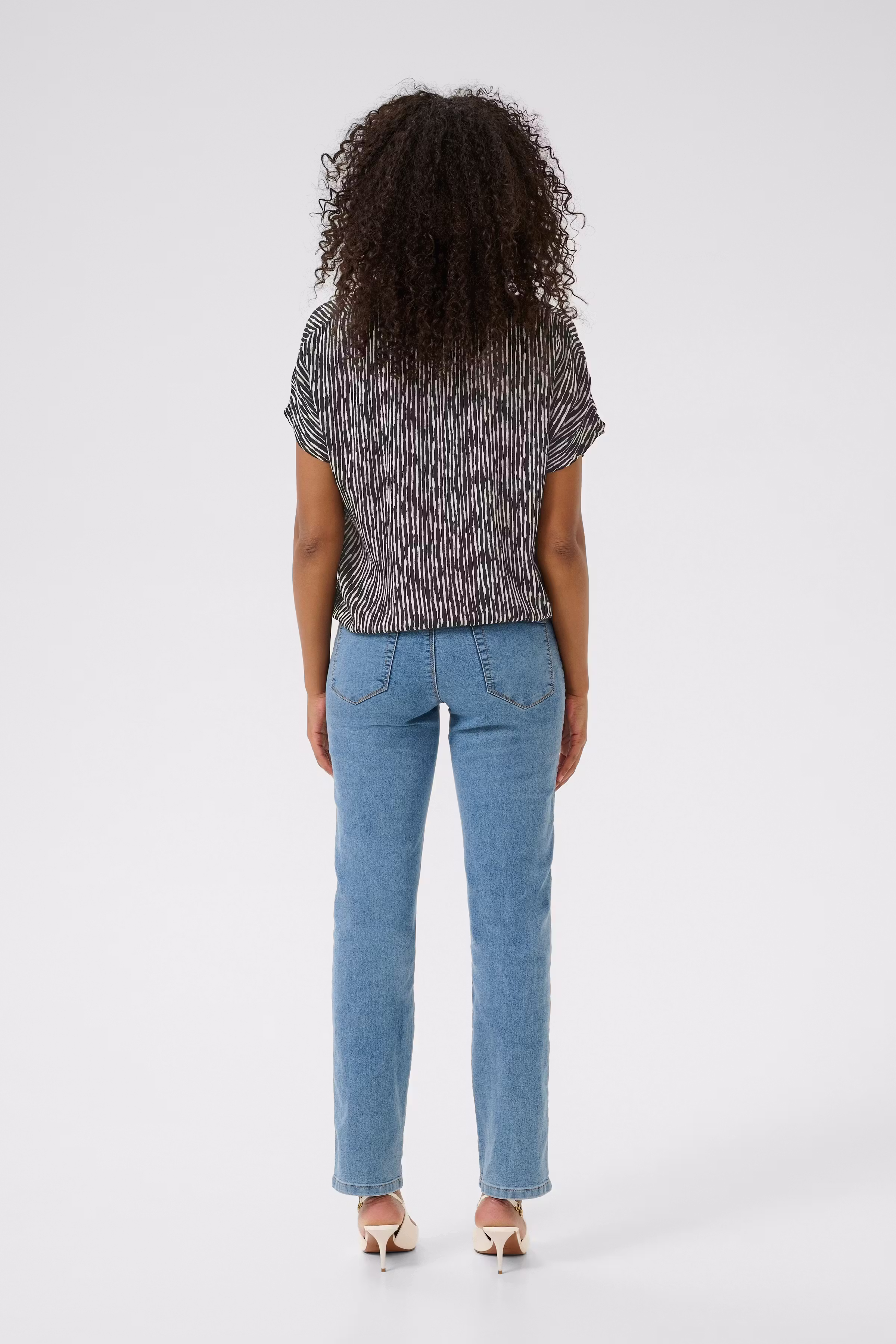 KAamber Blouse LOOKBOOK BACK 10508257-107944