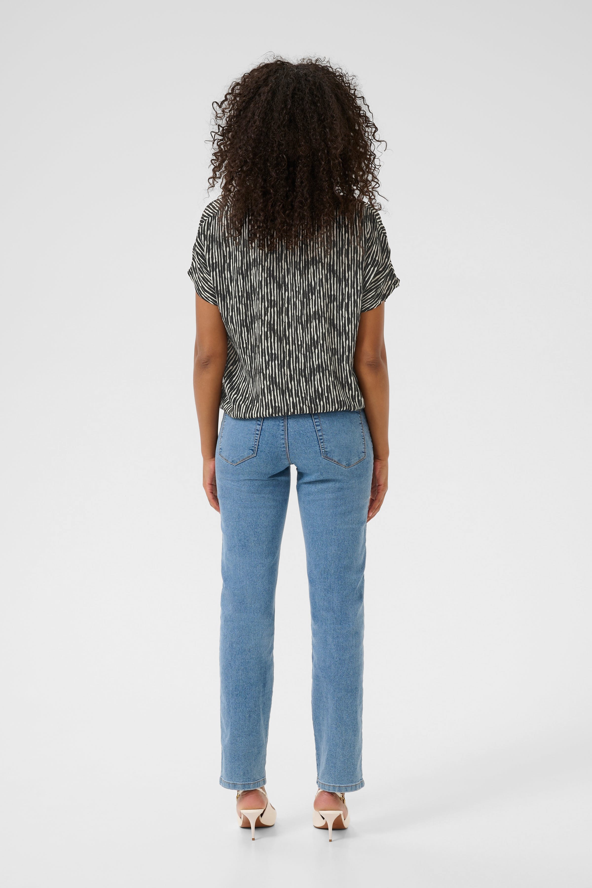 KAamber Blouse LOOKBOOK BACK 10508257-107944