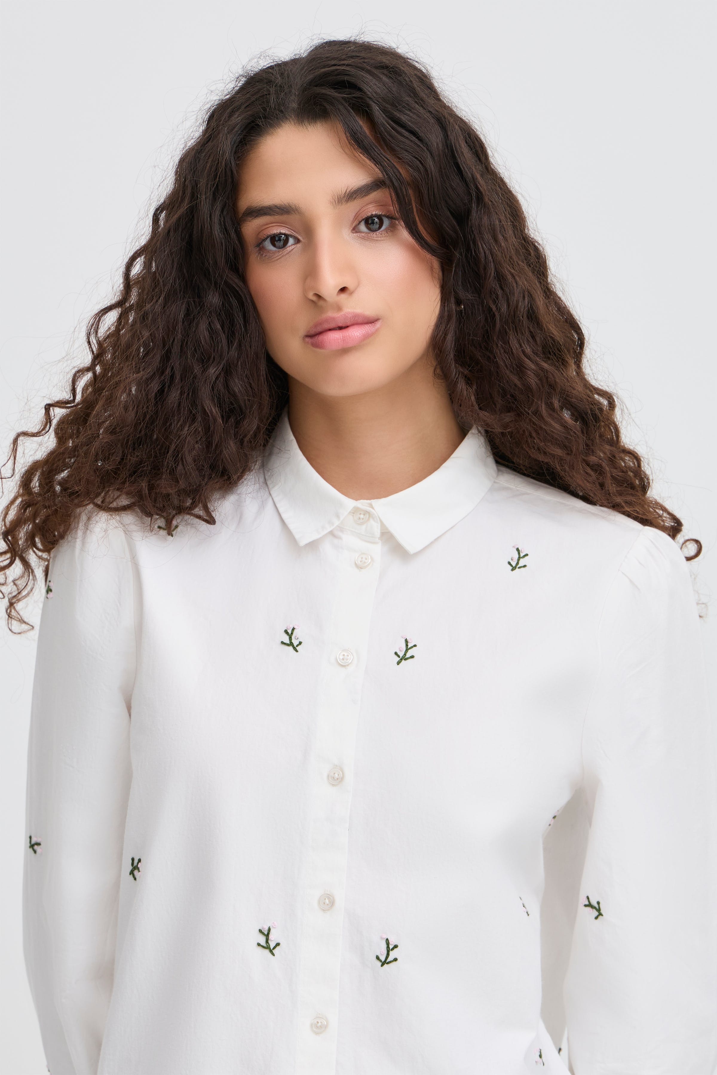 IHSANAZ Skjorta LOOKBOOK DETAIL 20124122-900000310