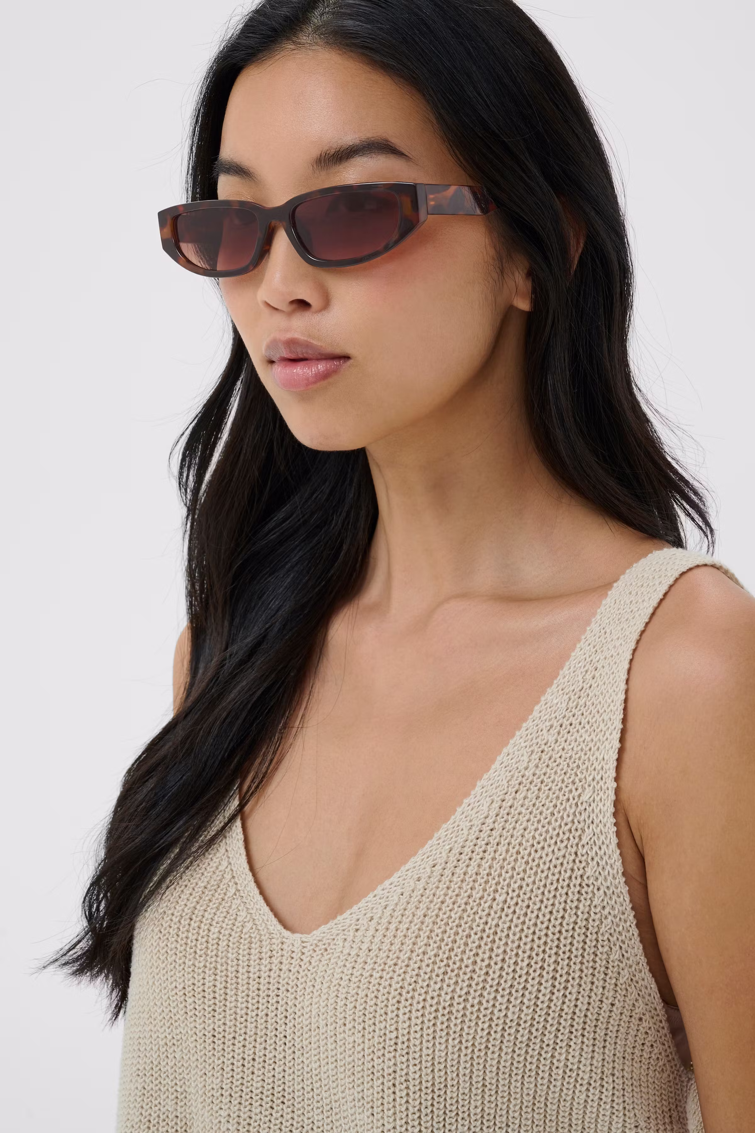 BeccaPW Sunglasses LOOKBOOK DETAIL 30310609-305009