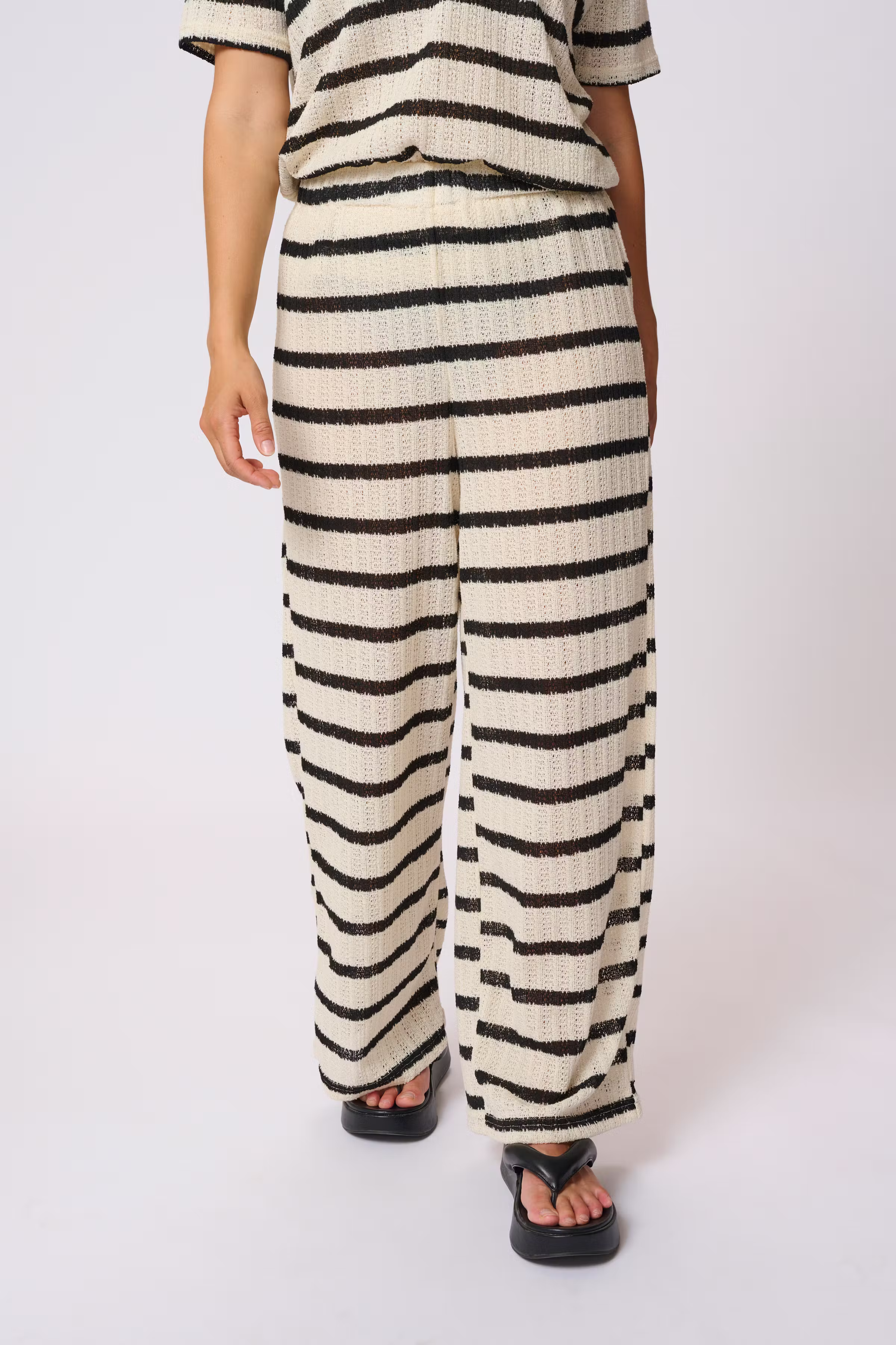 KAedith Trousers LOOKBOOK FRONT 10509964-107485