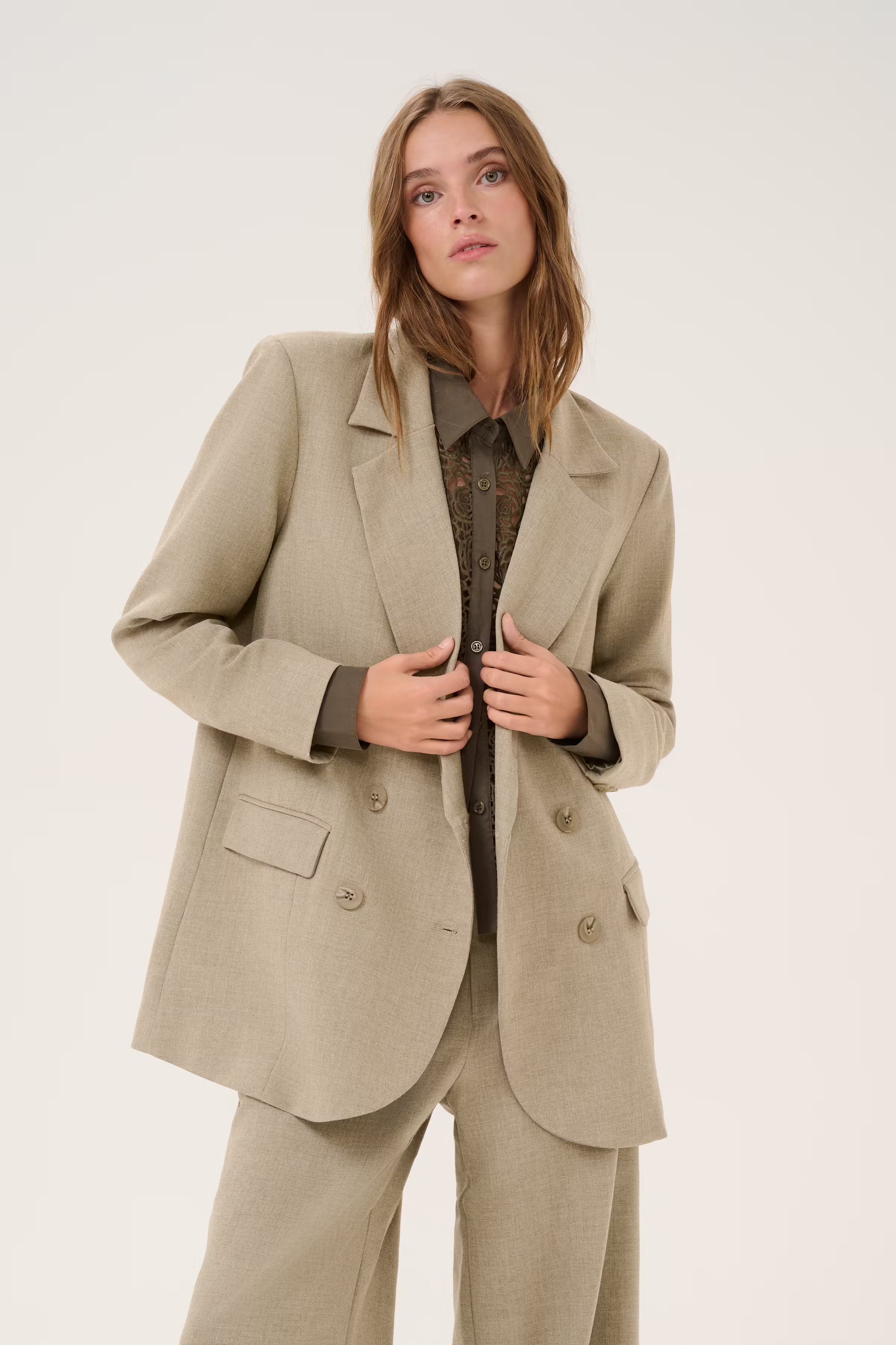 DionMW Blazer LOOKBOOK FRONT 10705015-107115