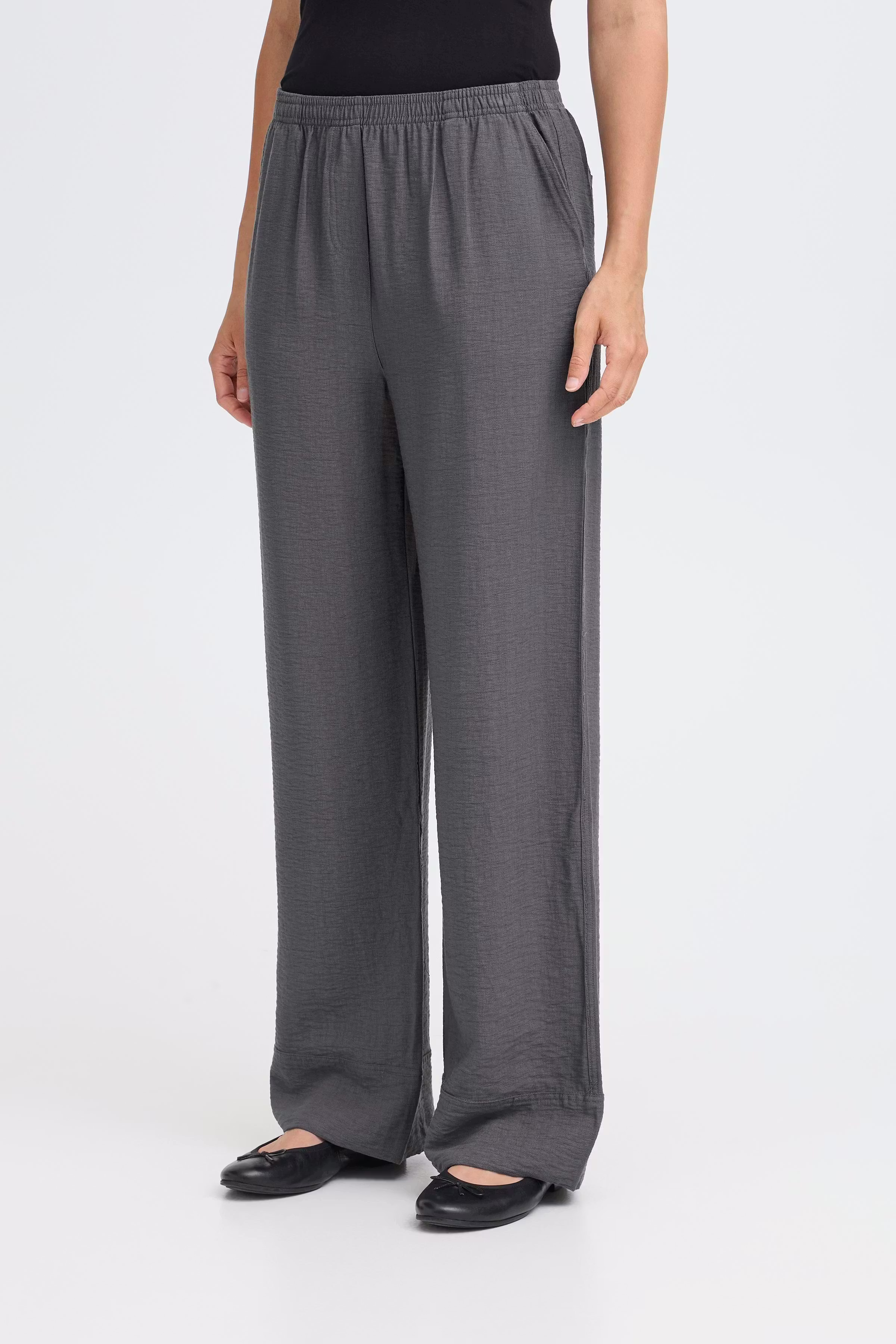 IHFAZIMA Trousers LOOKBOOK FRONT 20124201-190203