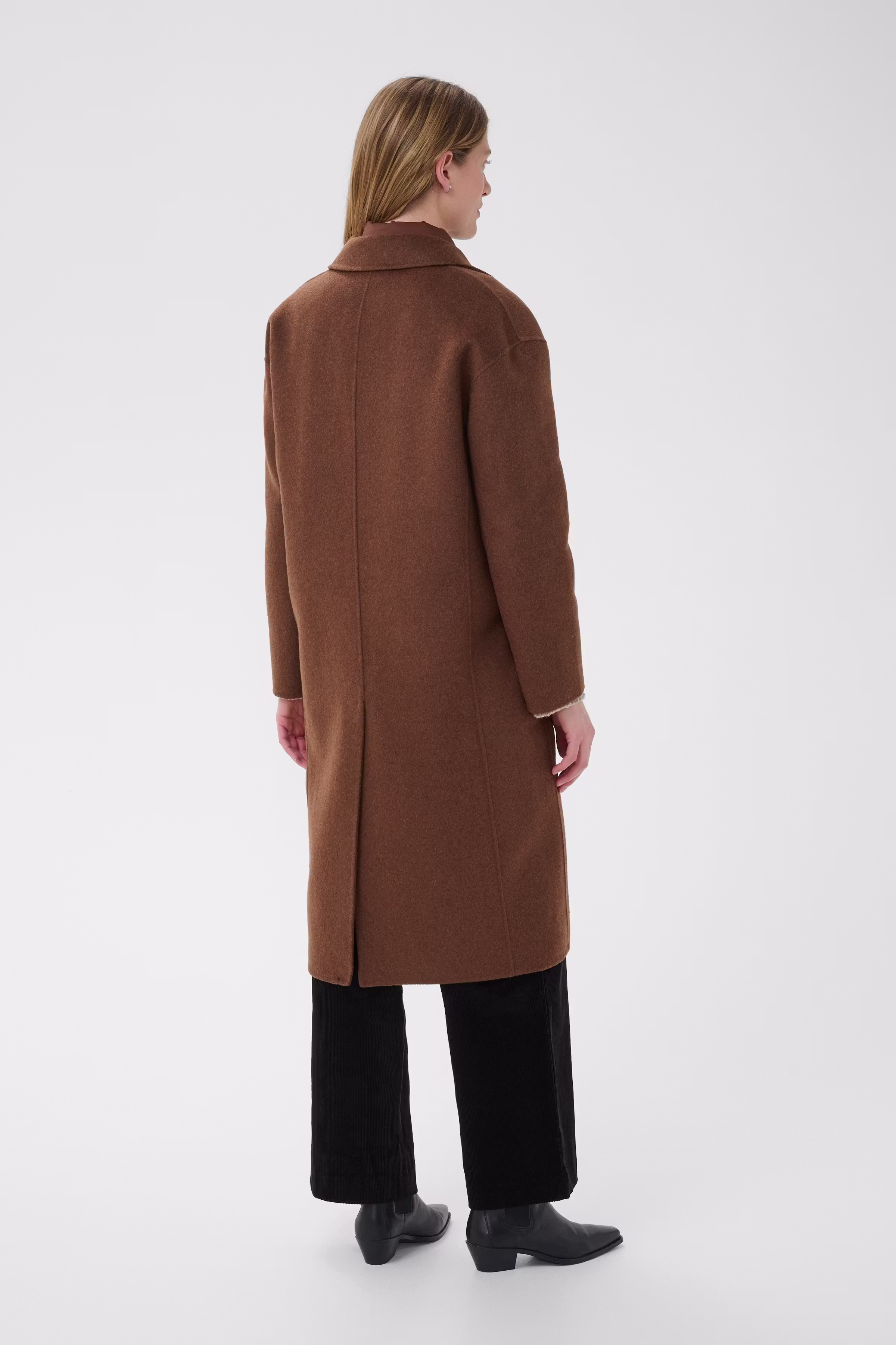 LorelaianaPW Mantel LOOKBOOK BACK 30310641-1912231