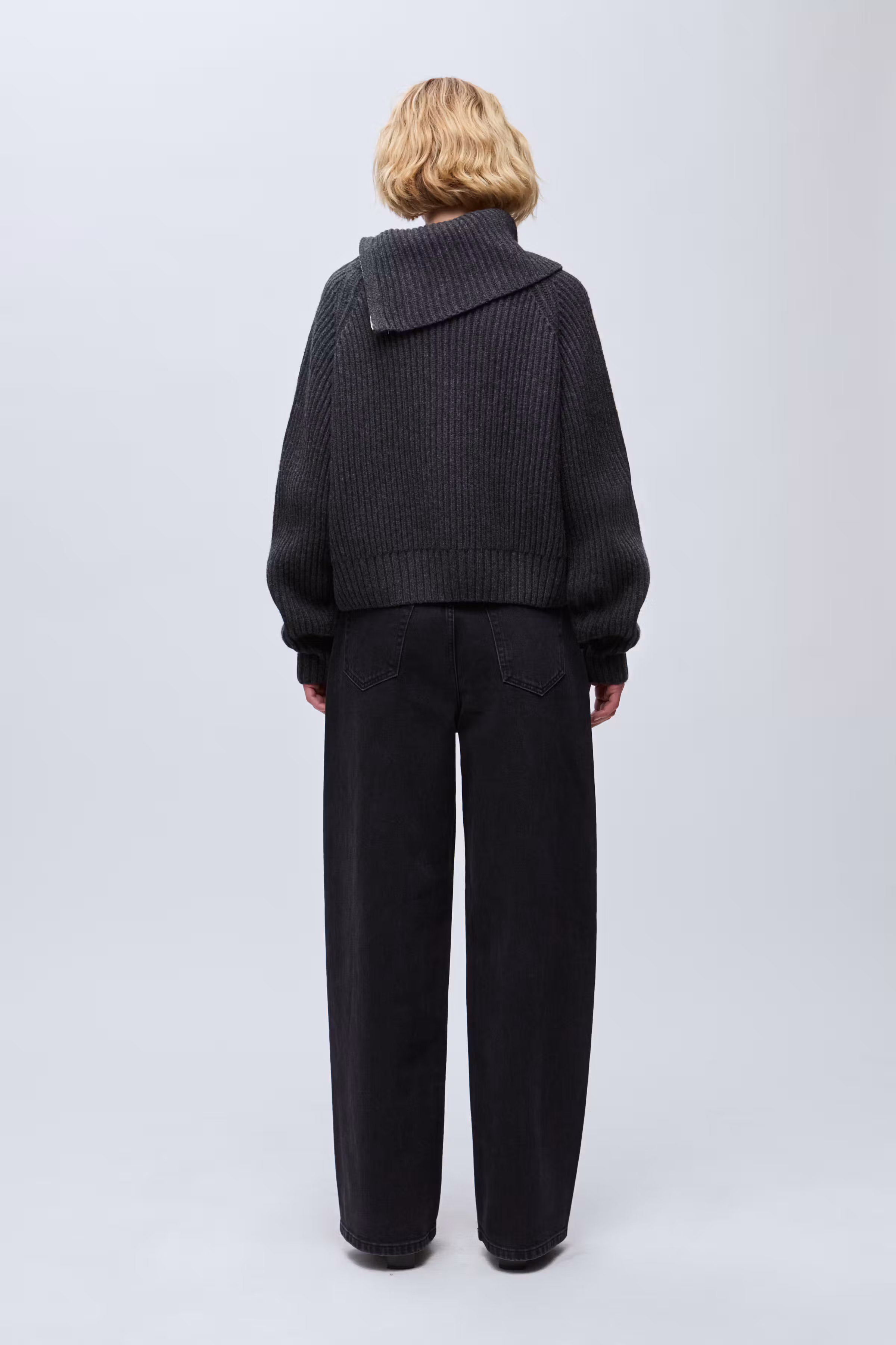 IOFIDELIA Pullover LOOKBOOK BACK 30600000-GY949