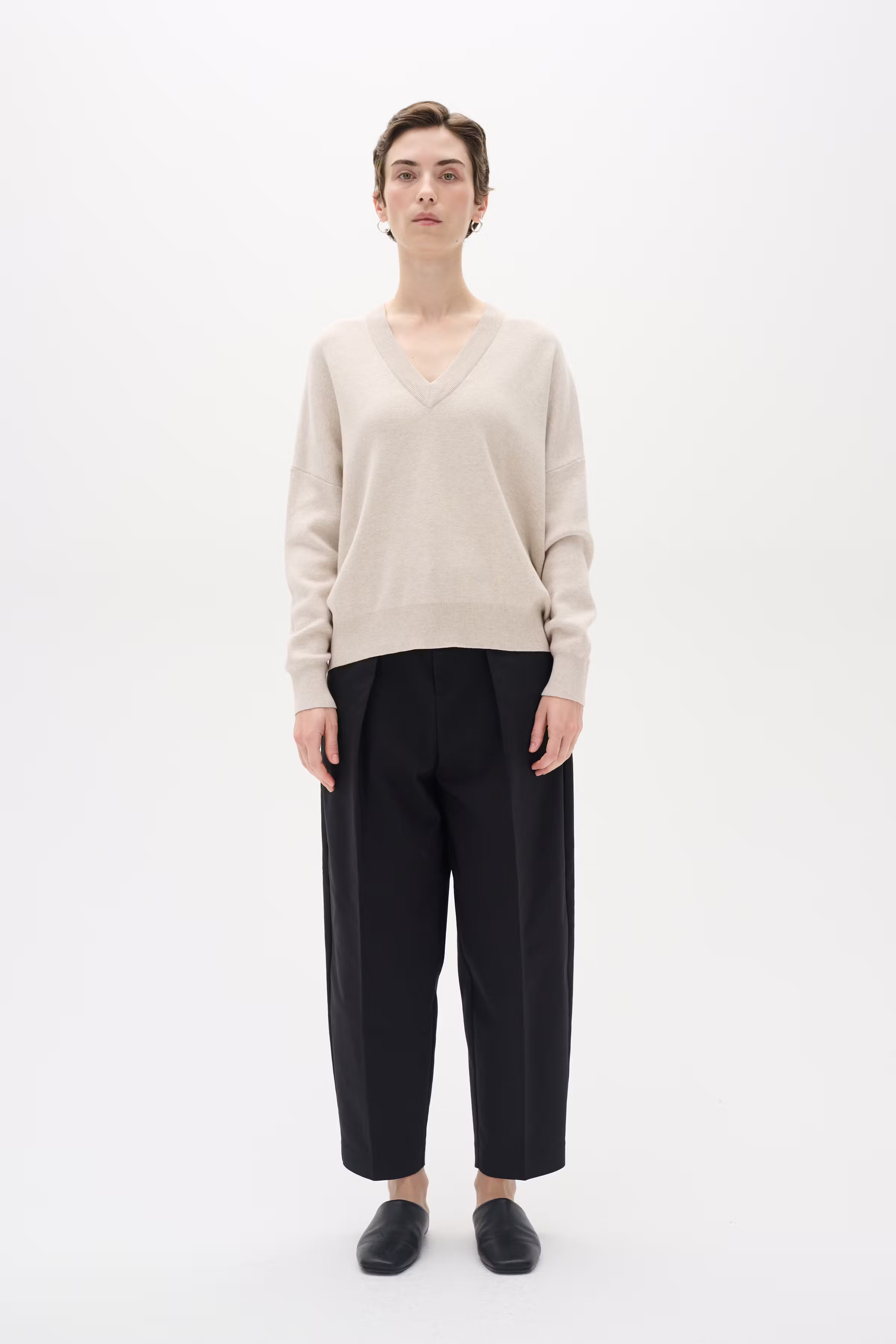 FosterIW V-neck Pullover LOOKBOOK FRONT 30106899-1609061