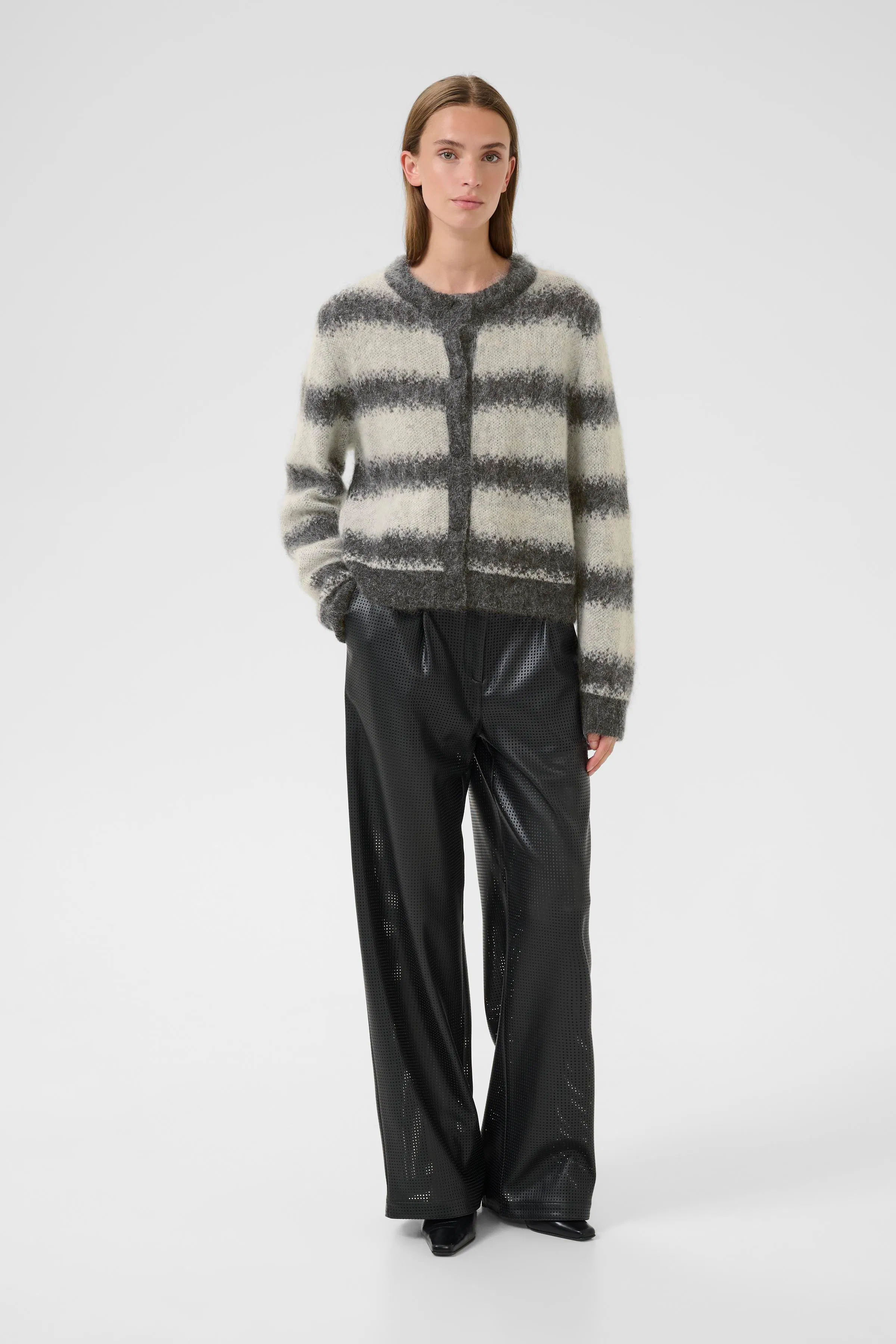 KBChase Cardigan LOOKBOOK FRONT 10105715-185206