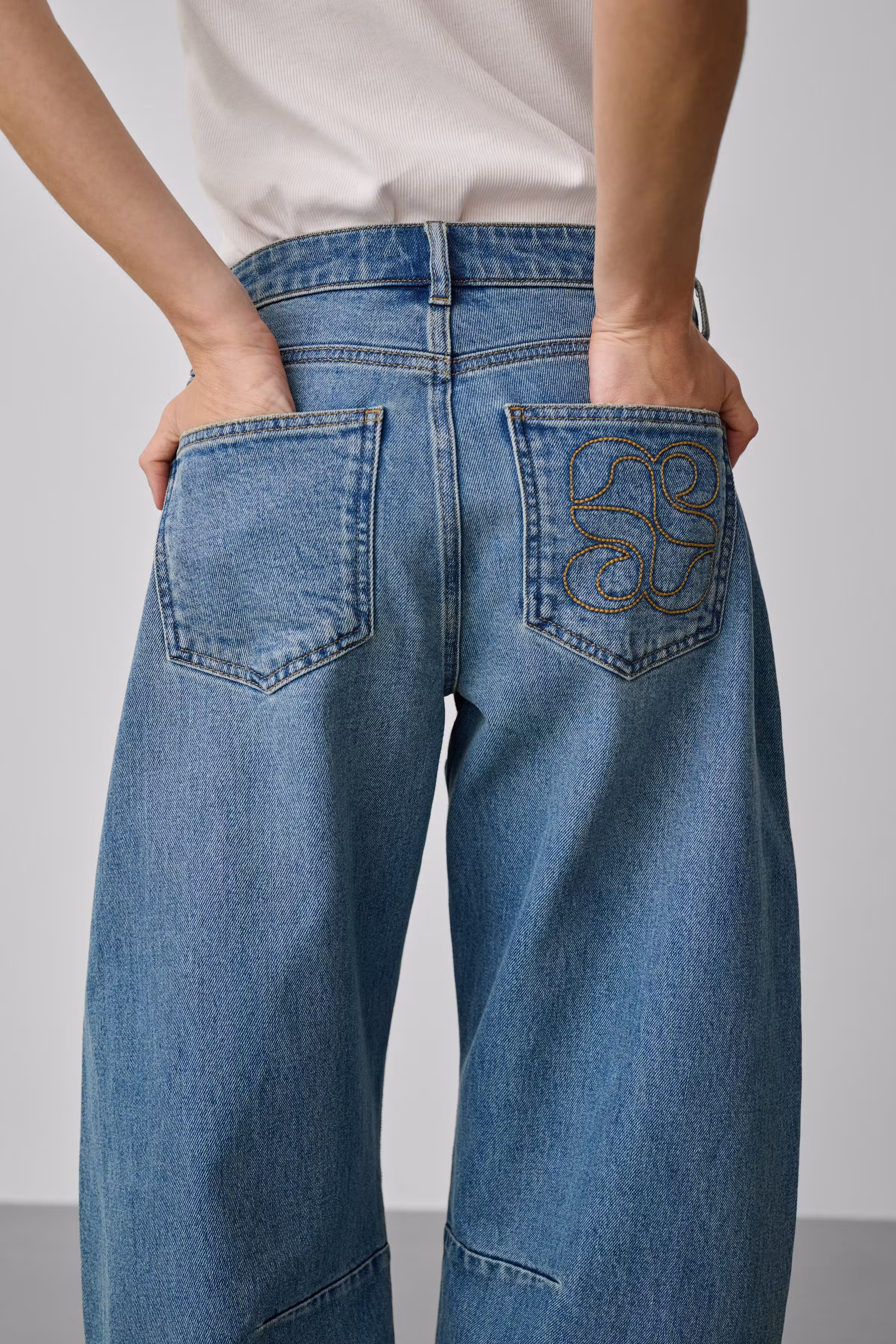 MWHottie Jeans LOCATION NONE 10705840-100053