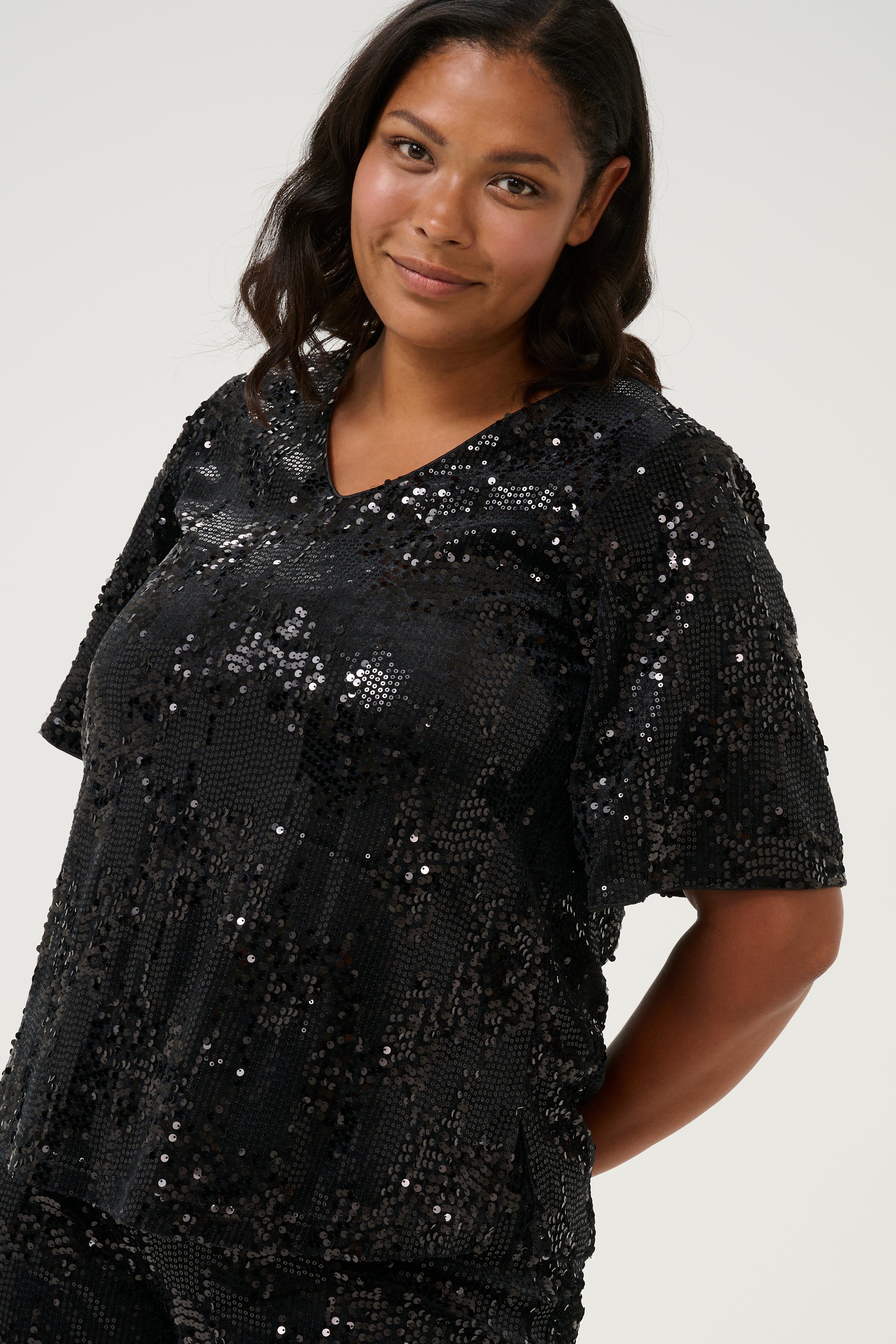 KCnicoleen Sequin T-shirt LOOKBOOK DETAIL 10582727-100121
