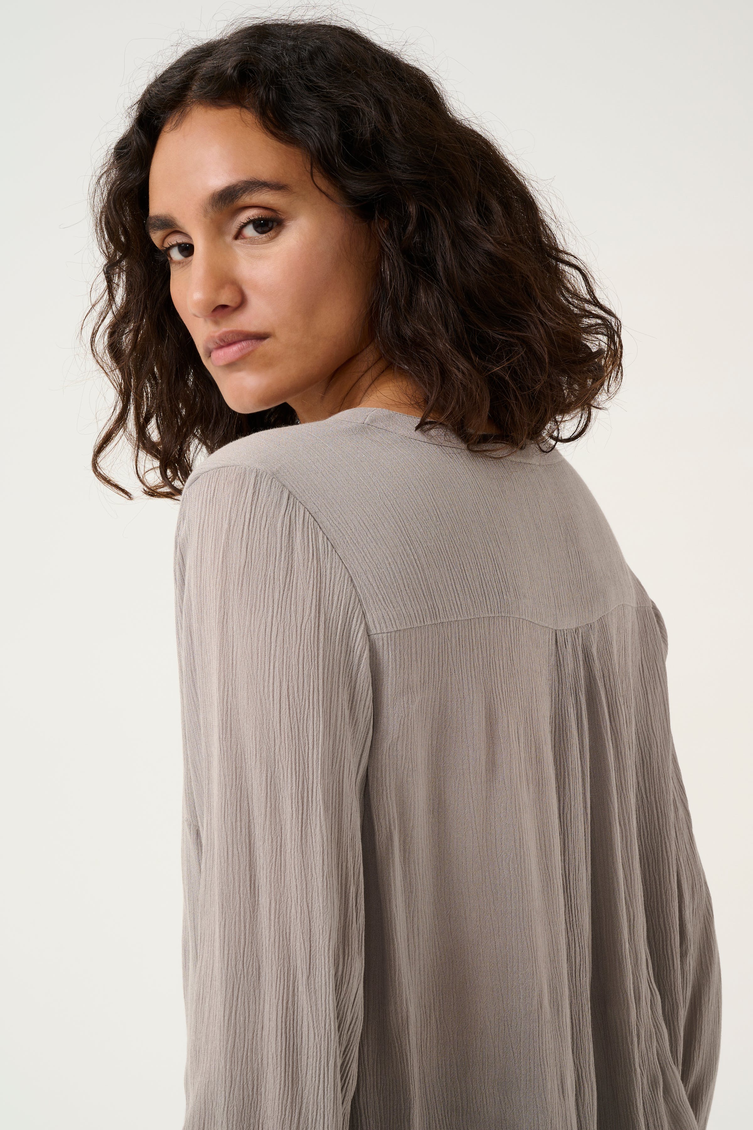 KAamber Blouse LOOKBOOK DETAIL 501032-170205