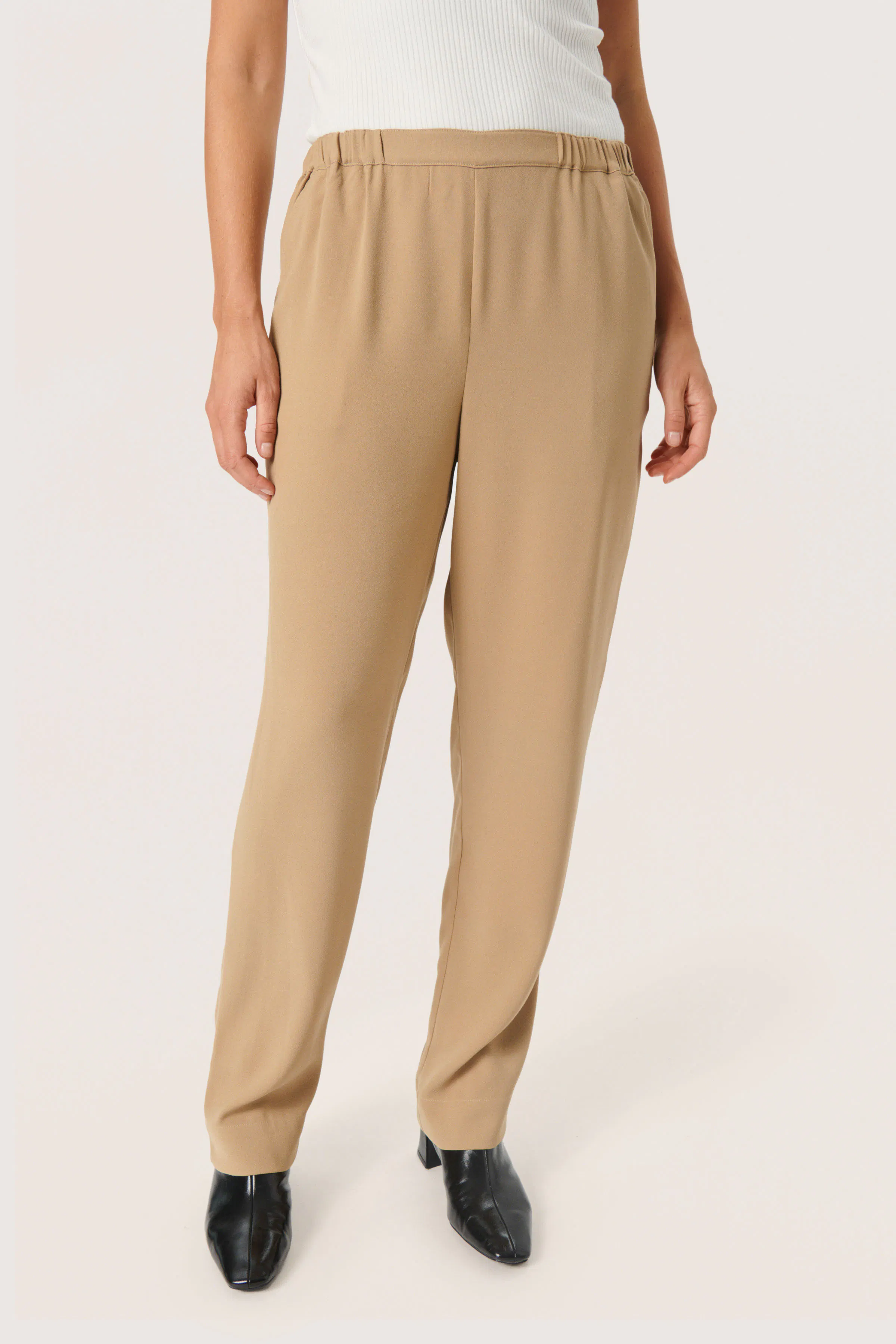 SLShirley Bukser LOOKBOOK FRONT 30406840-171022