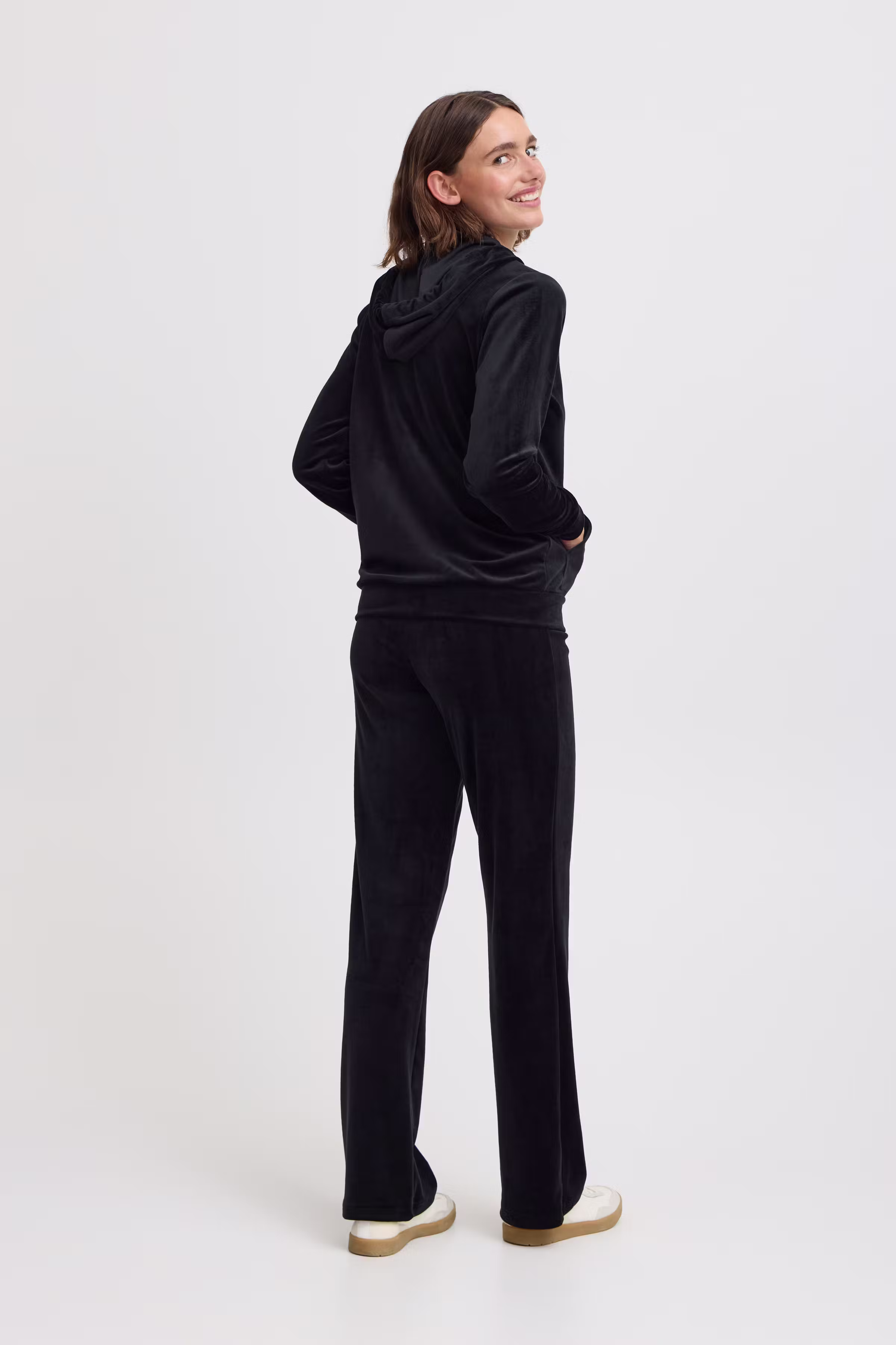 BYSTILLA Veloursett LOOKBOOK BACK 20816019-200451