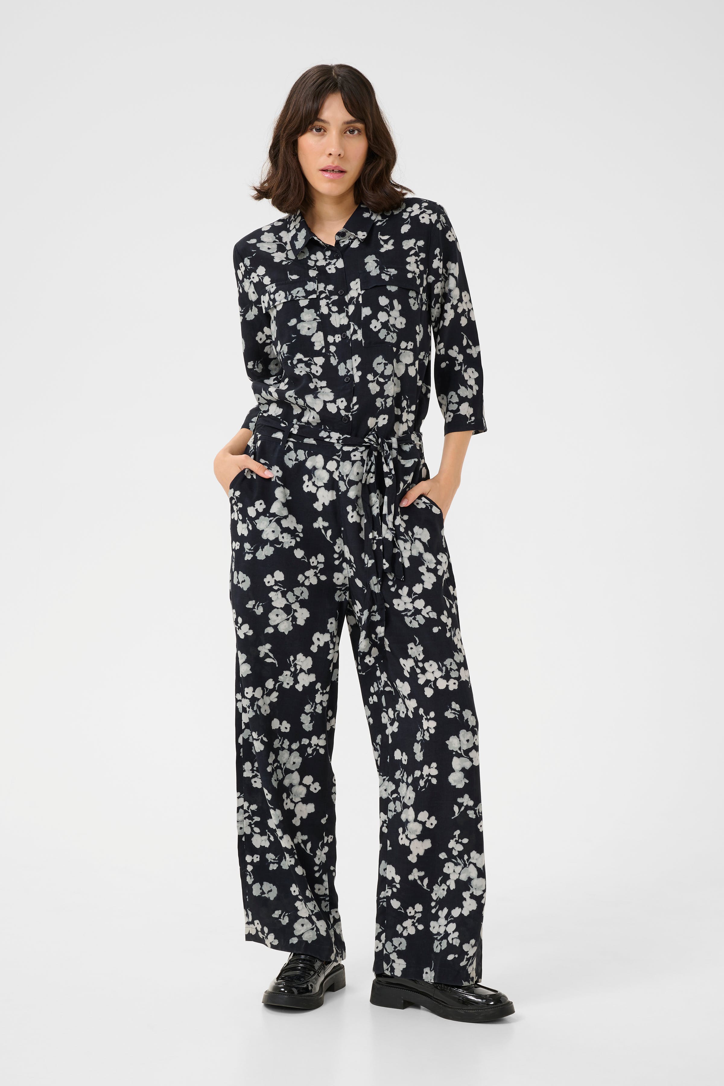 KApollie Overall LOOKBOOK FRONT 10509533-106800