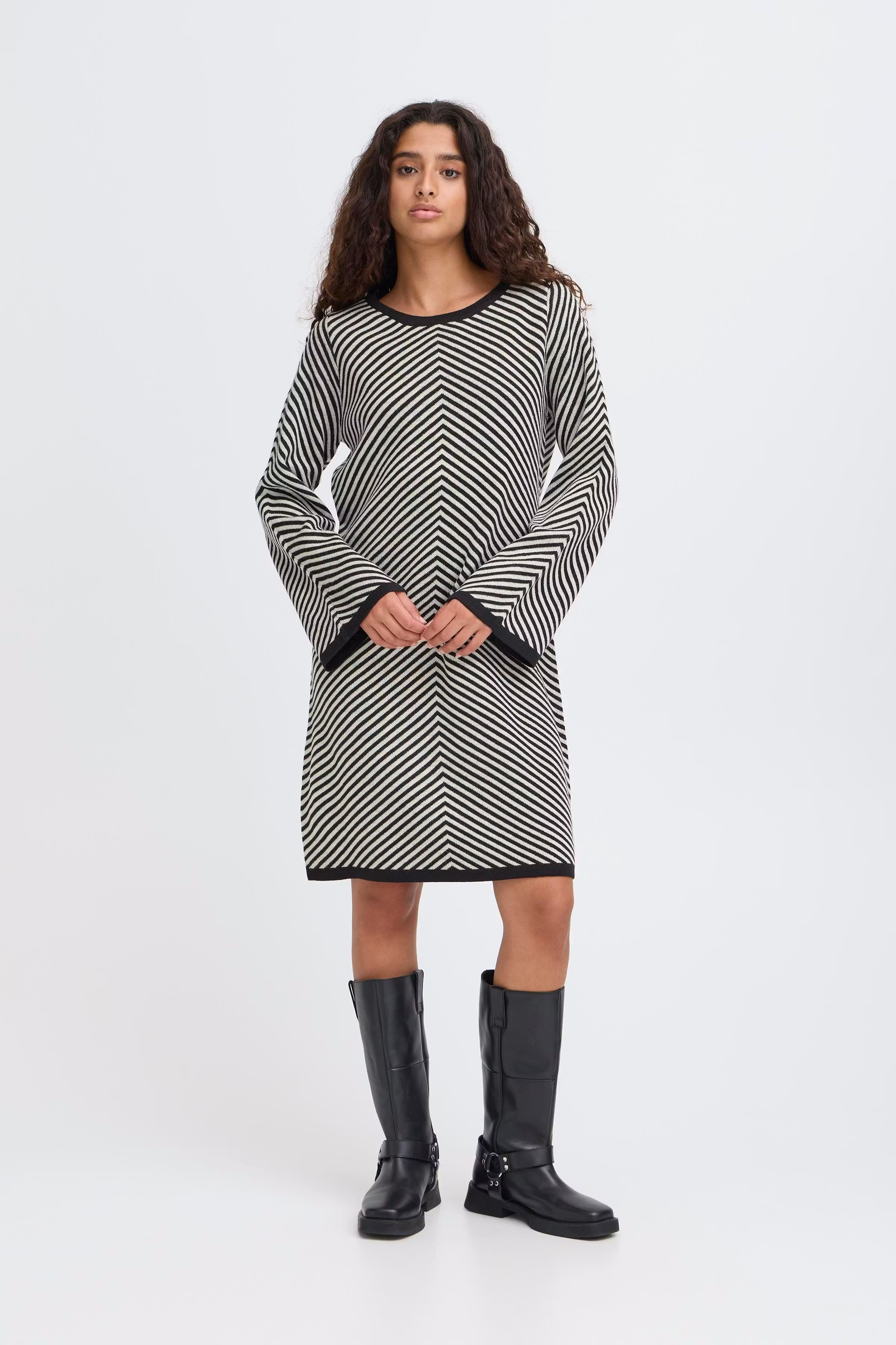 IHCORANNA Kjole LOOKBOOK FRONT 20124513-194008