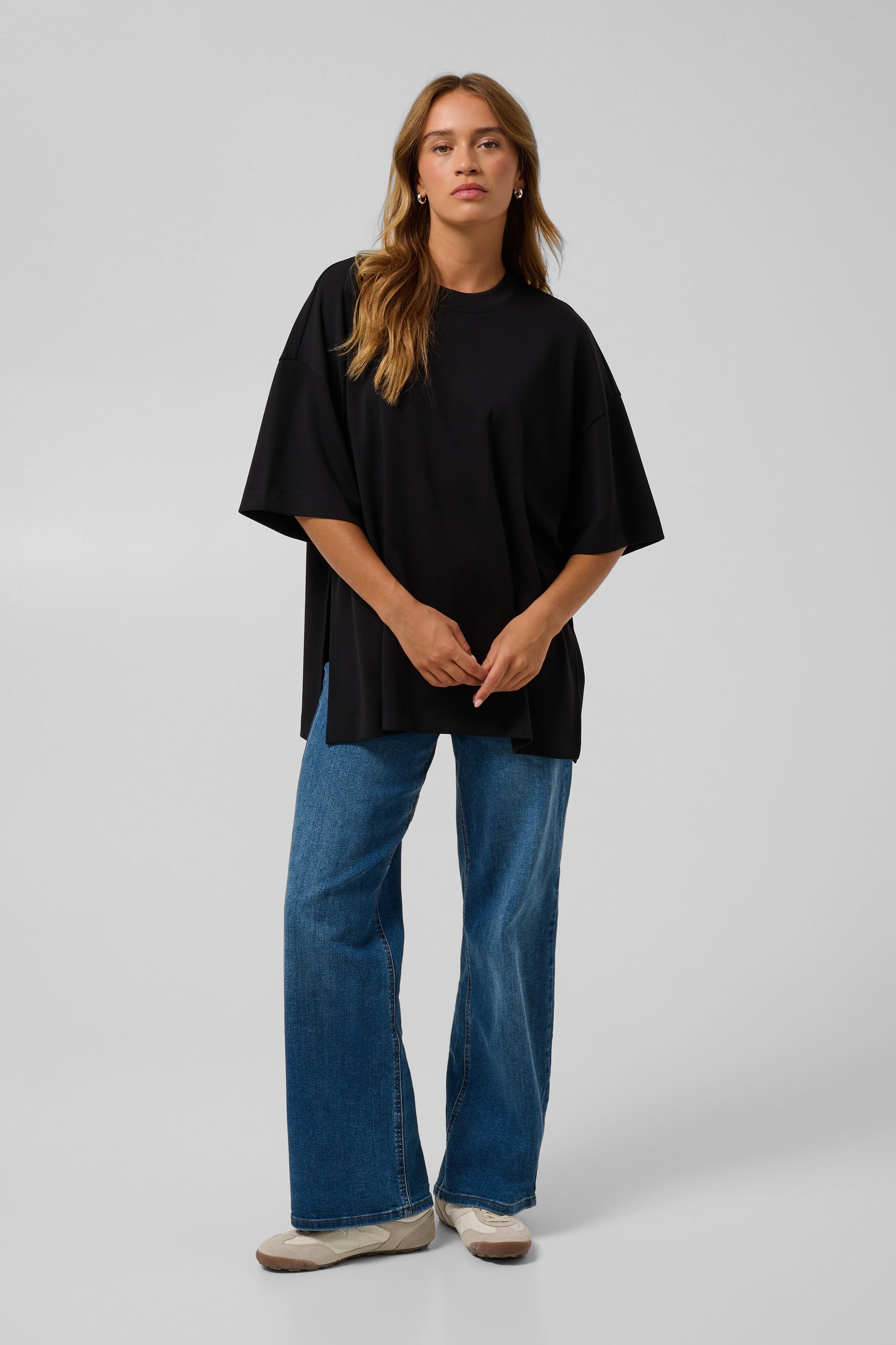 KAannie T-shirt LOOKBOOK FRONT 10512242-100121