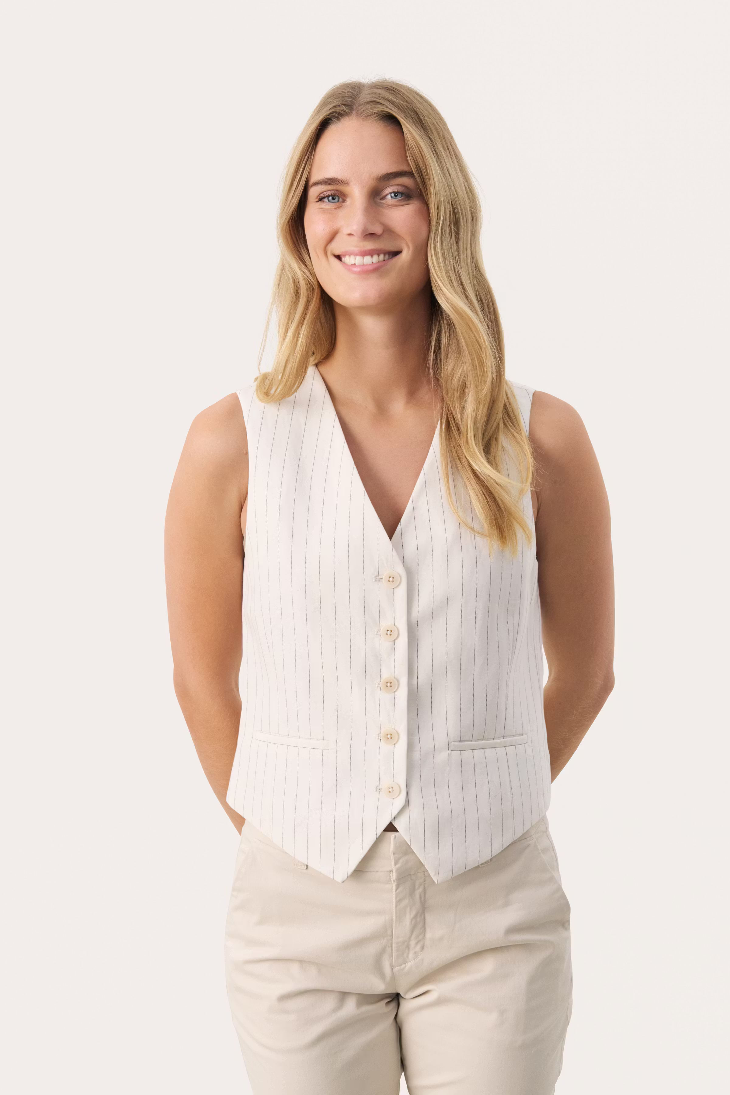 NadhiaPW Waistcoat LOOKBOOK FRONT 30309773-303910