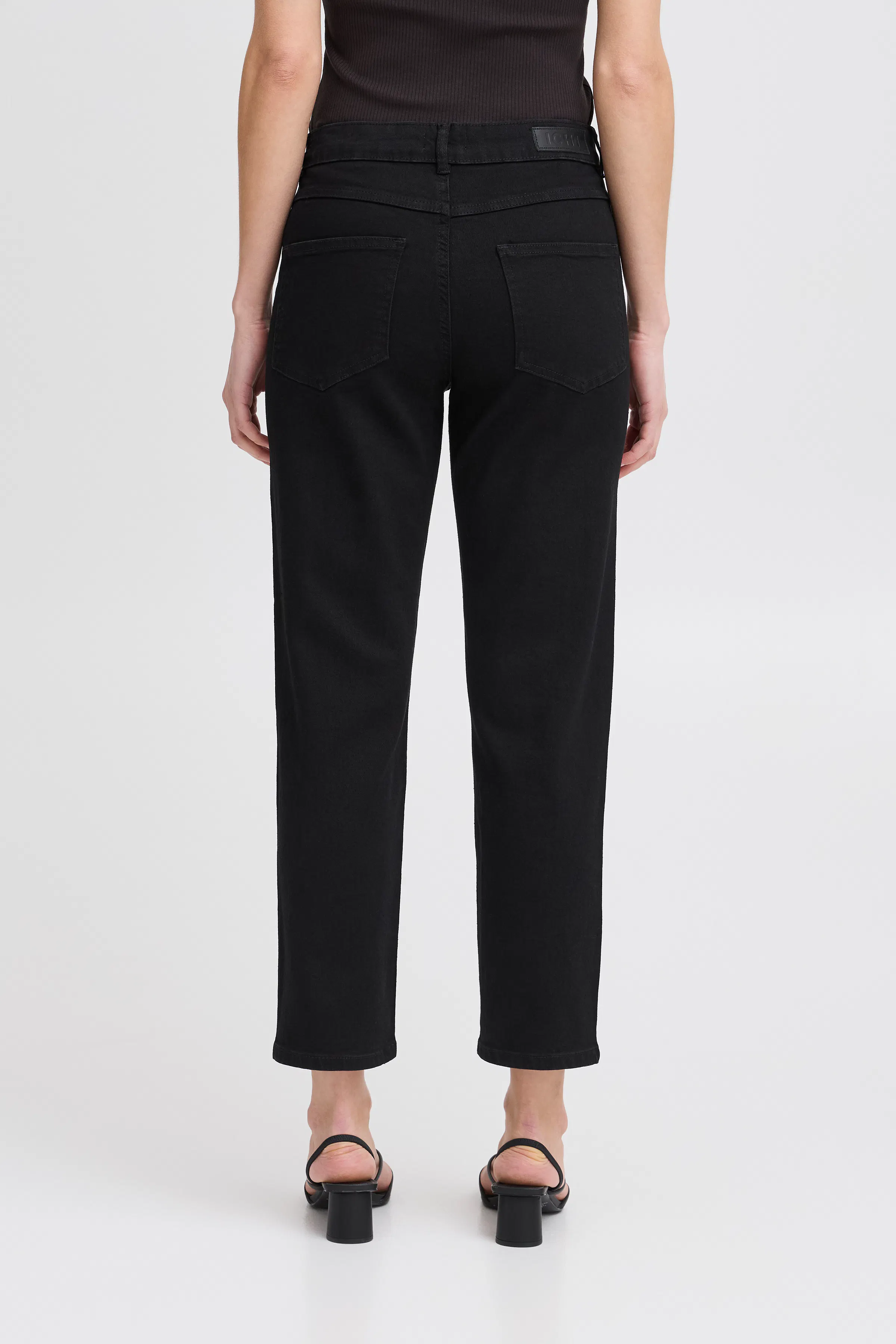 IHTWIGGY RAVEN Jeans LOOKBOOK BACK 20110967-194008