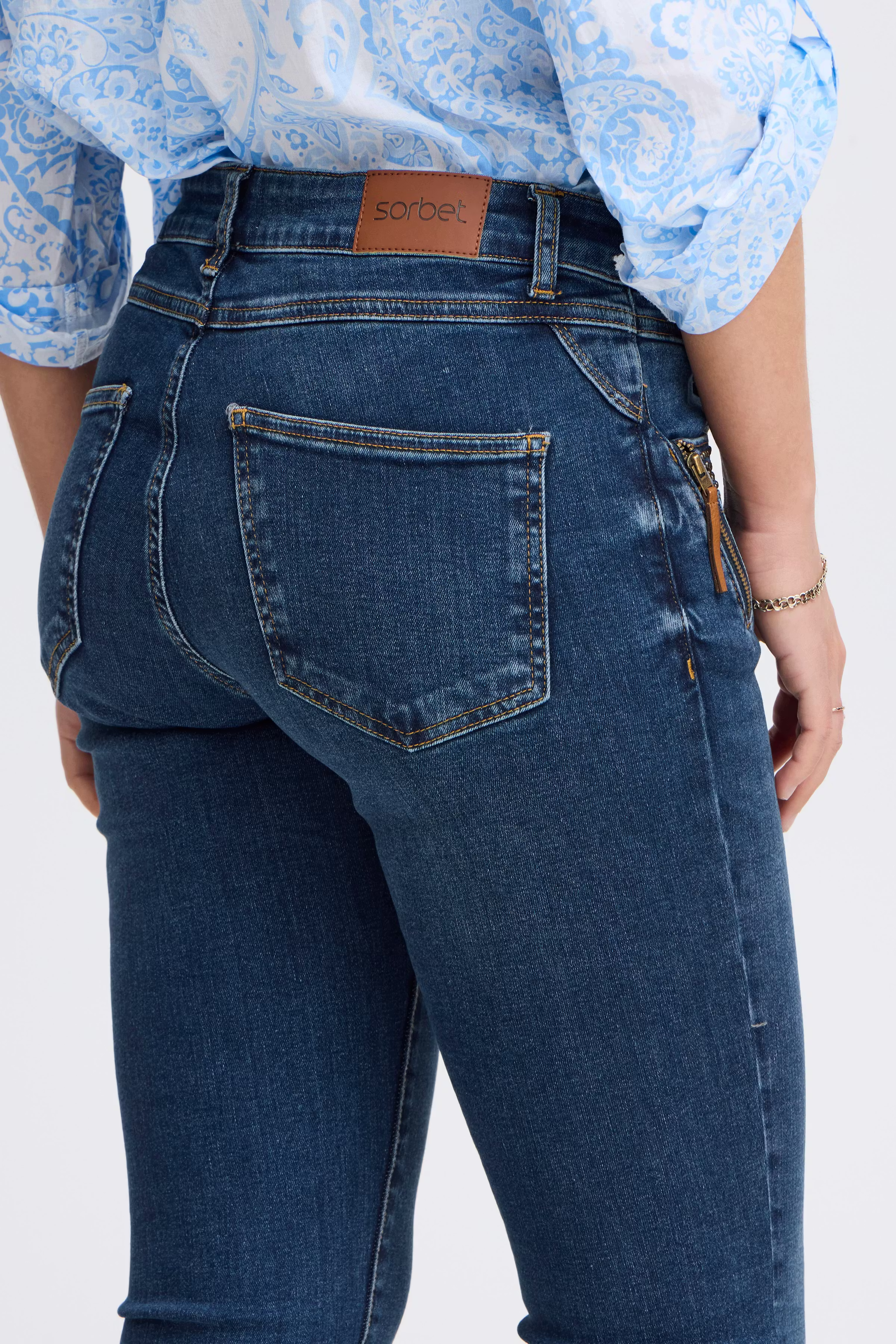 SBYELLOWSTONE Jeans LOOKBOOK DETAIL 22100363-203677