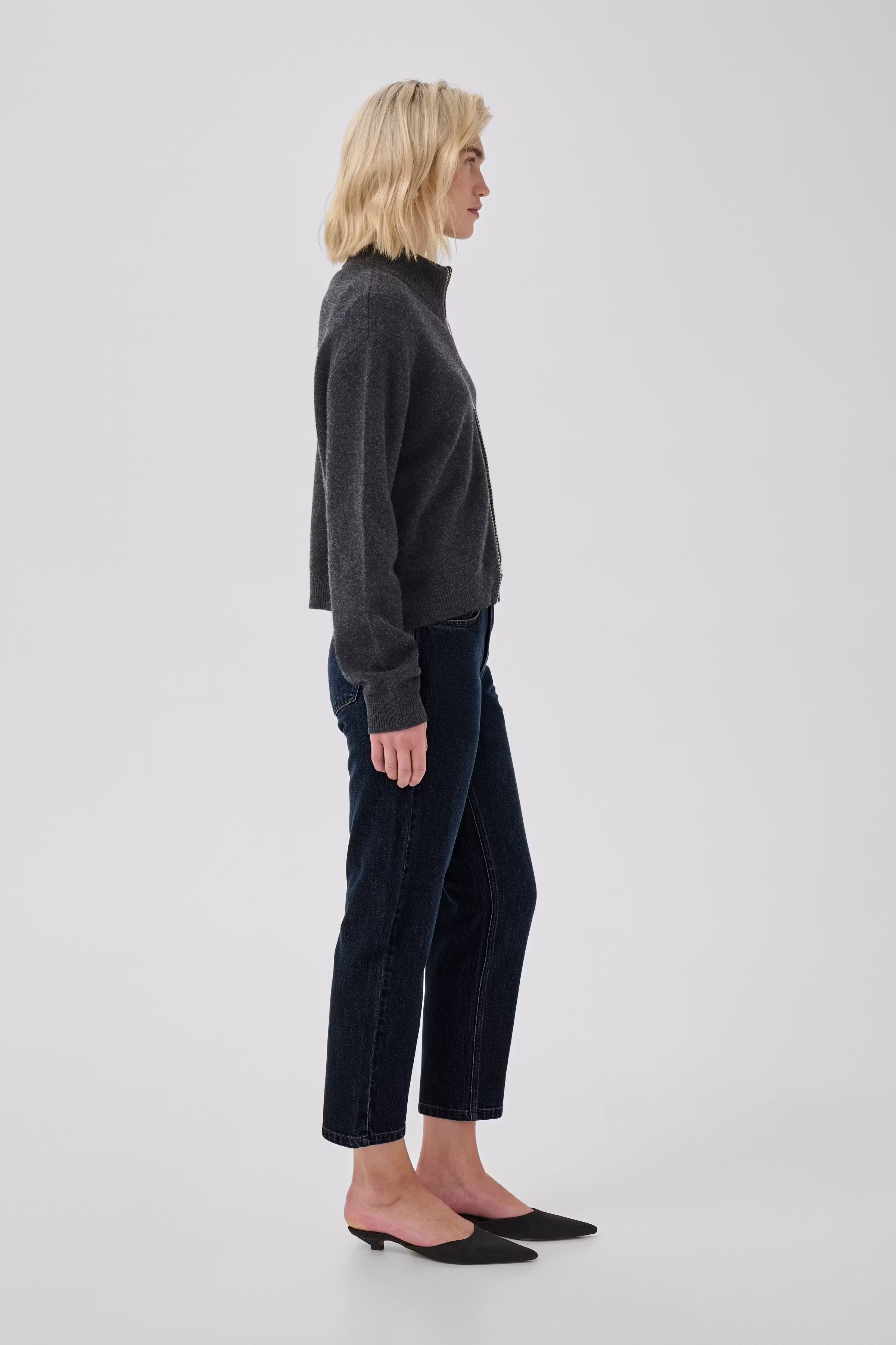 04 THE MOMMY HIGH TAPERED JEANS LOOKBOOK DETAIL 10704537-100067