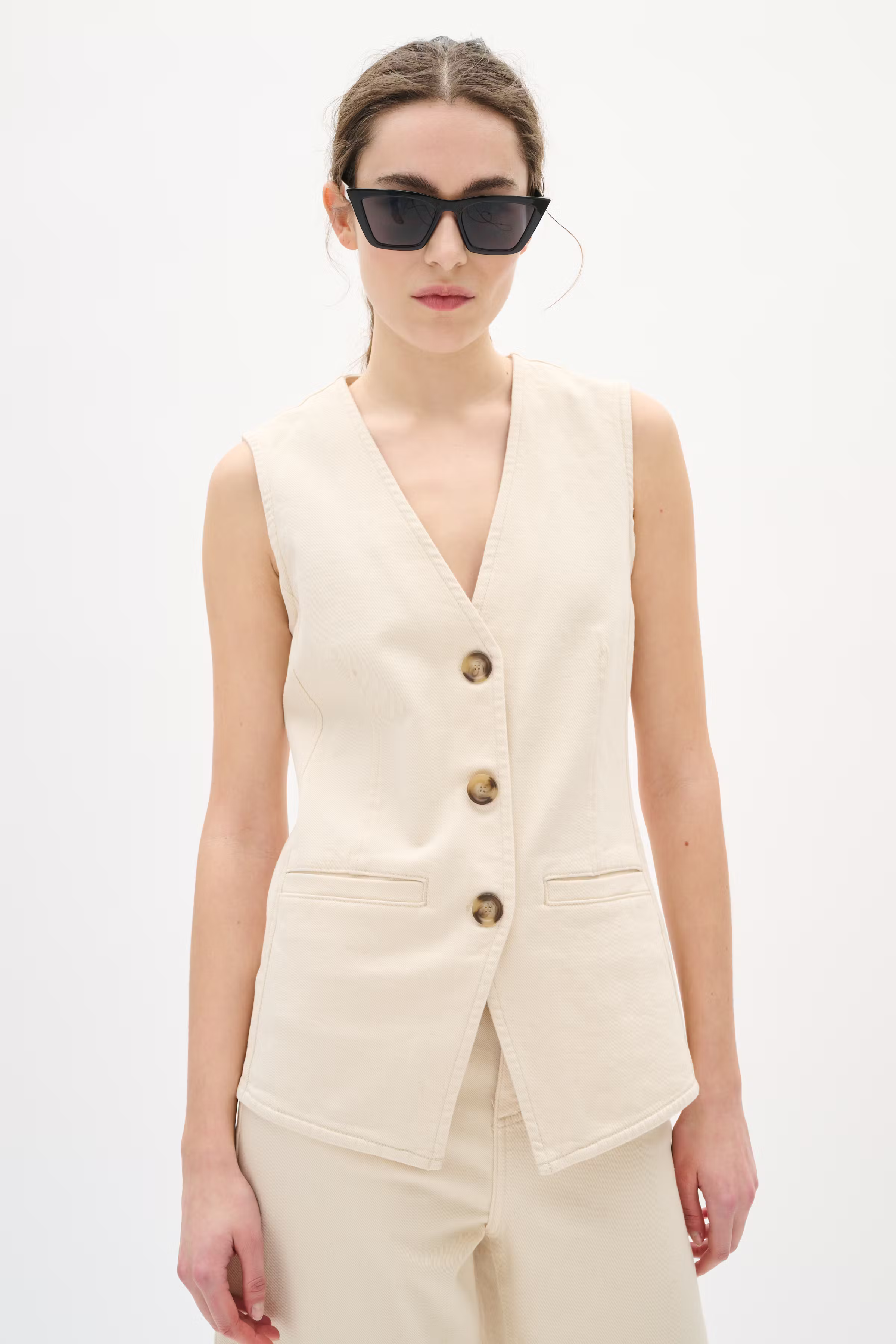 BaccaIW Denim Waistcoat LOOKBOOK FRONT 30110529-300597