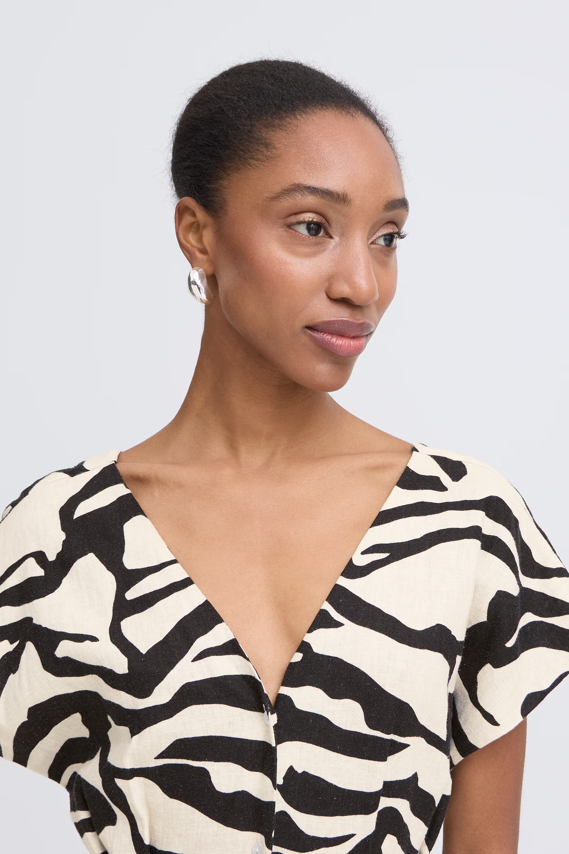 IHLINNO Kjole LOOKBOOK DETAIL 20125619-900005584