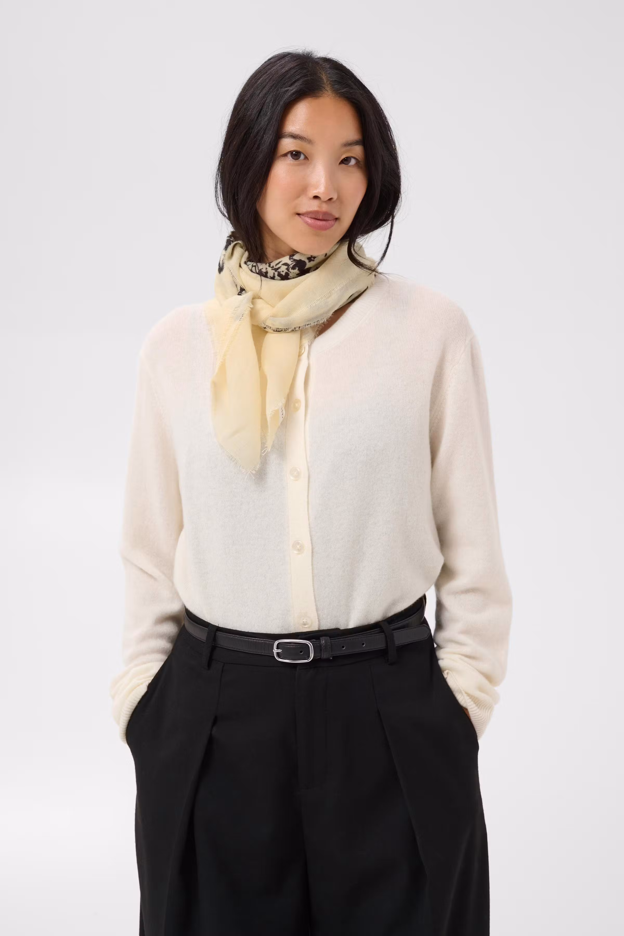 CelestaPW Scarf LOOKBOOK FRONT 30310875-305459