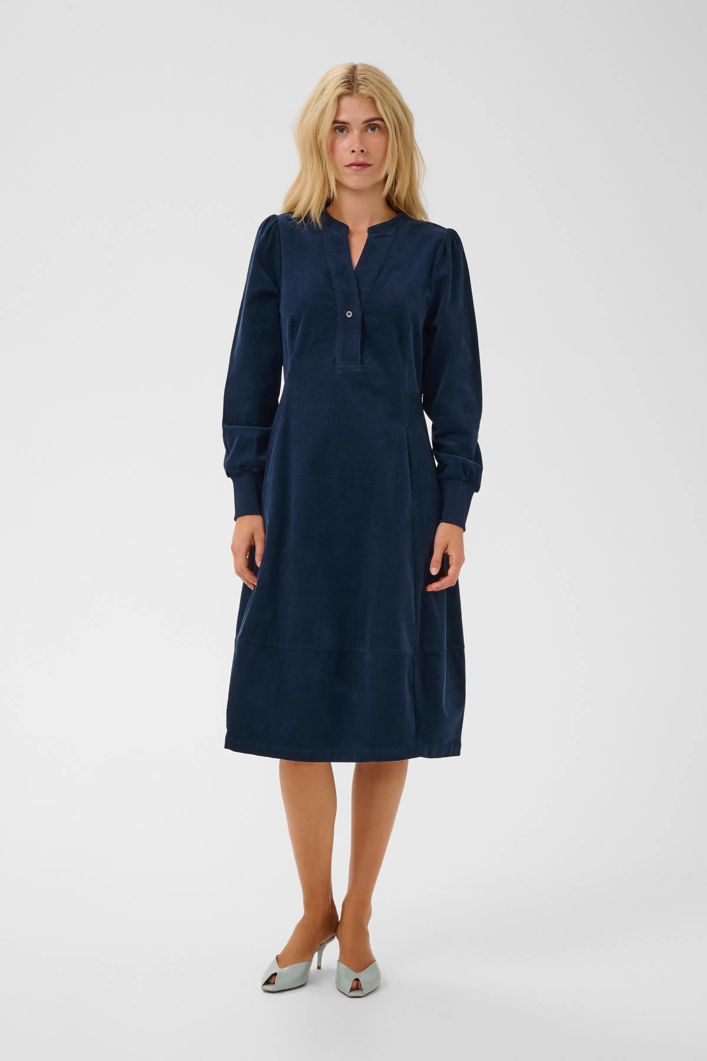 CUrhaena Kjole LOOKBOOK FRONT 50112618-194024