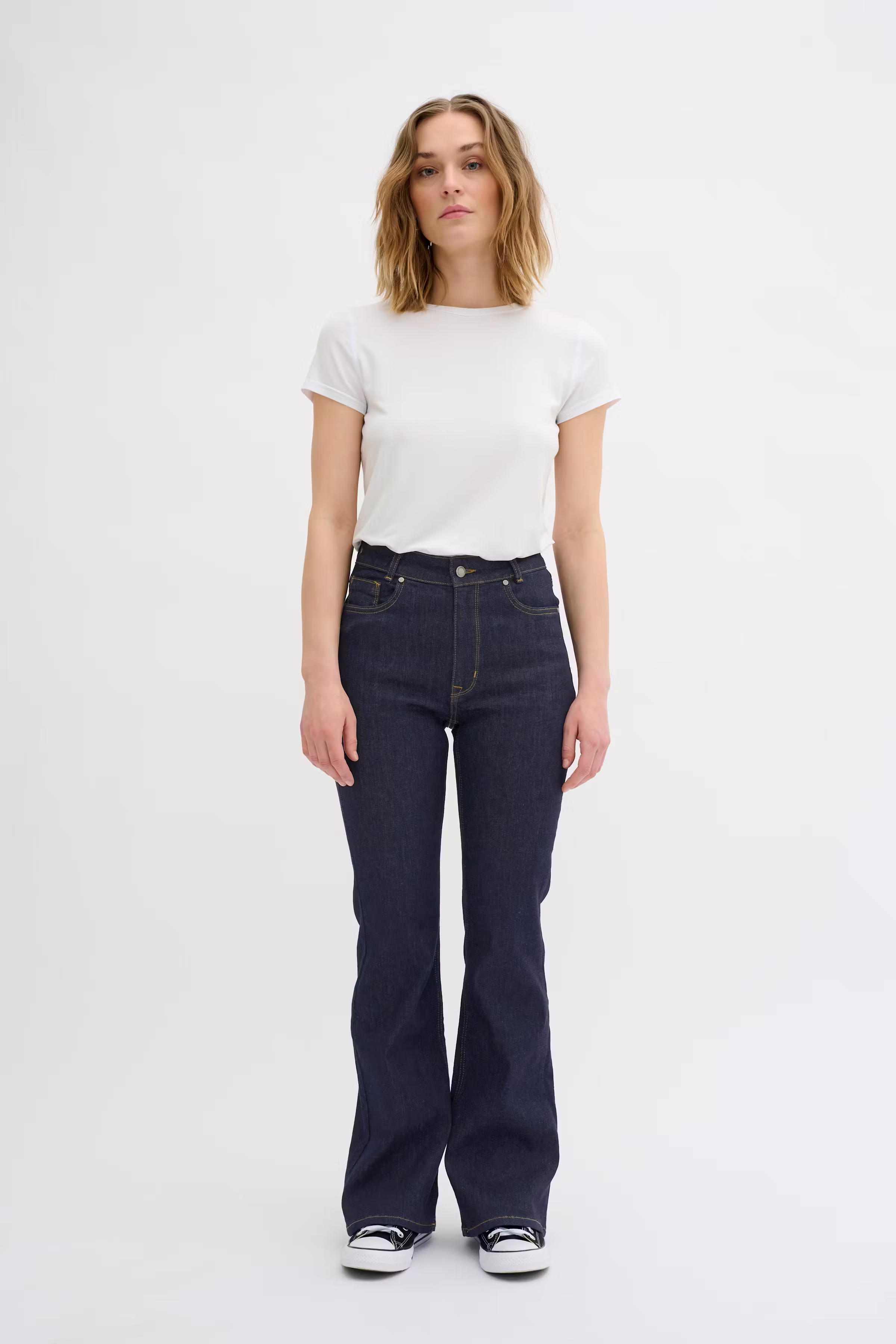 06 THE DEKOTA HIGH BOOTCUT JEANS  LOOKBOOK FRONT 10704358-100067