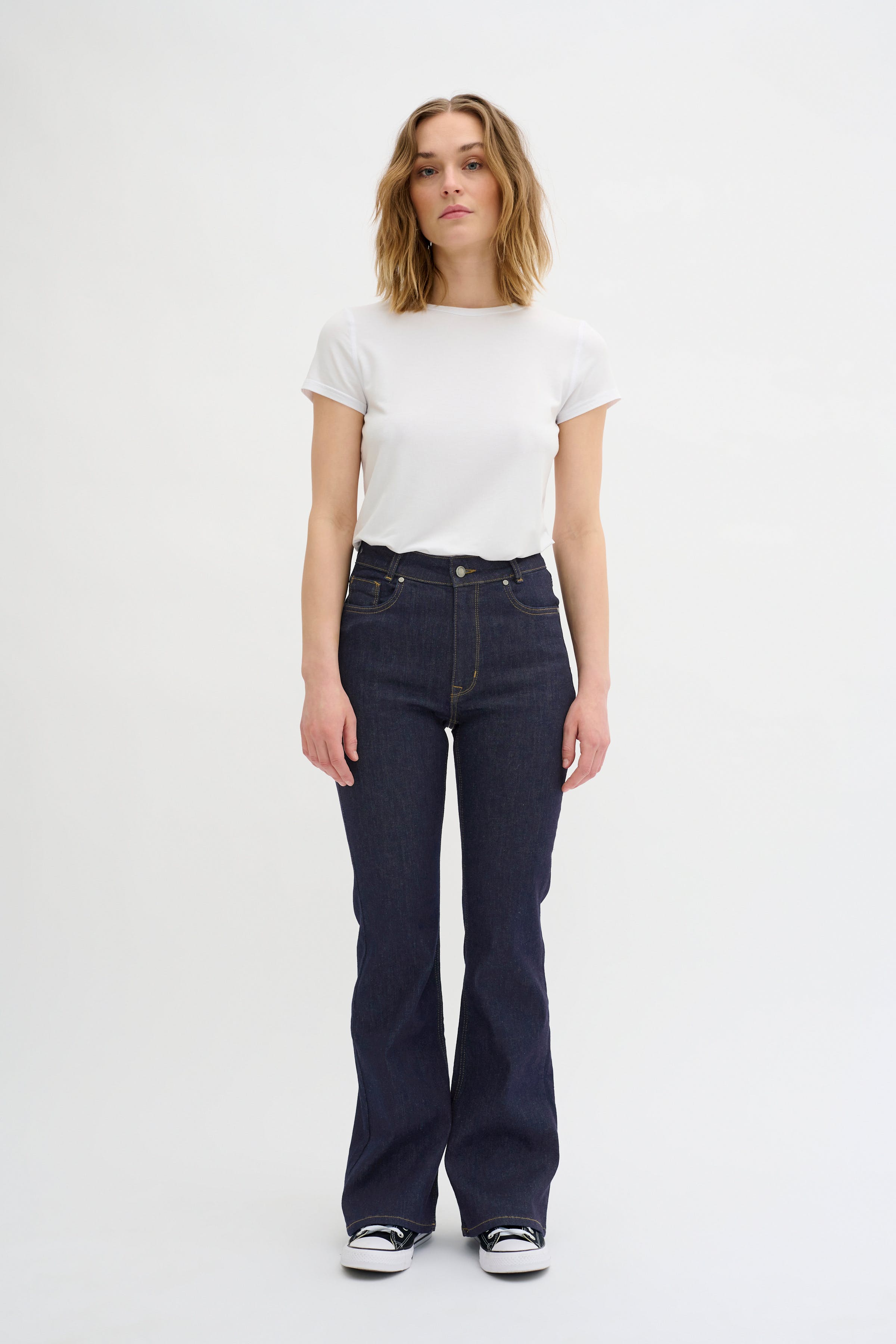 06 THE DEKOTA HIGH BOOTCUT LOOKBOOK FRONT 10704358-100067