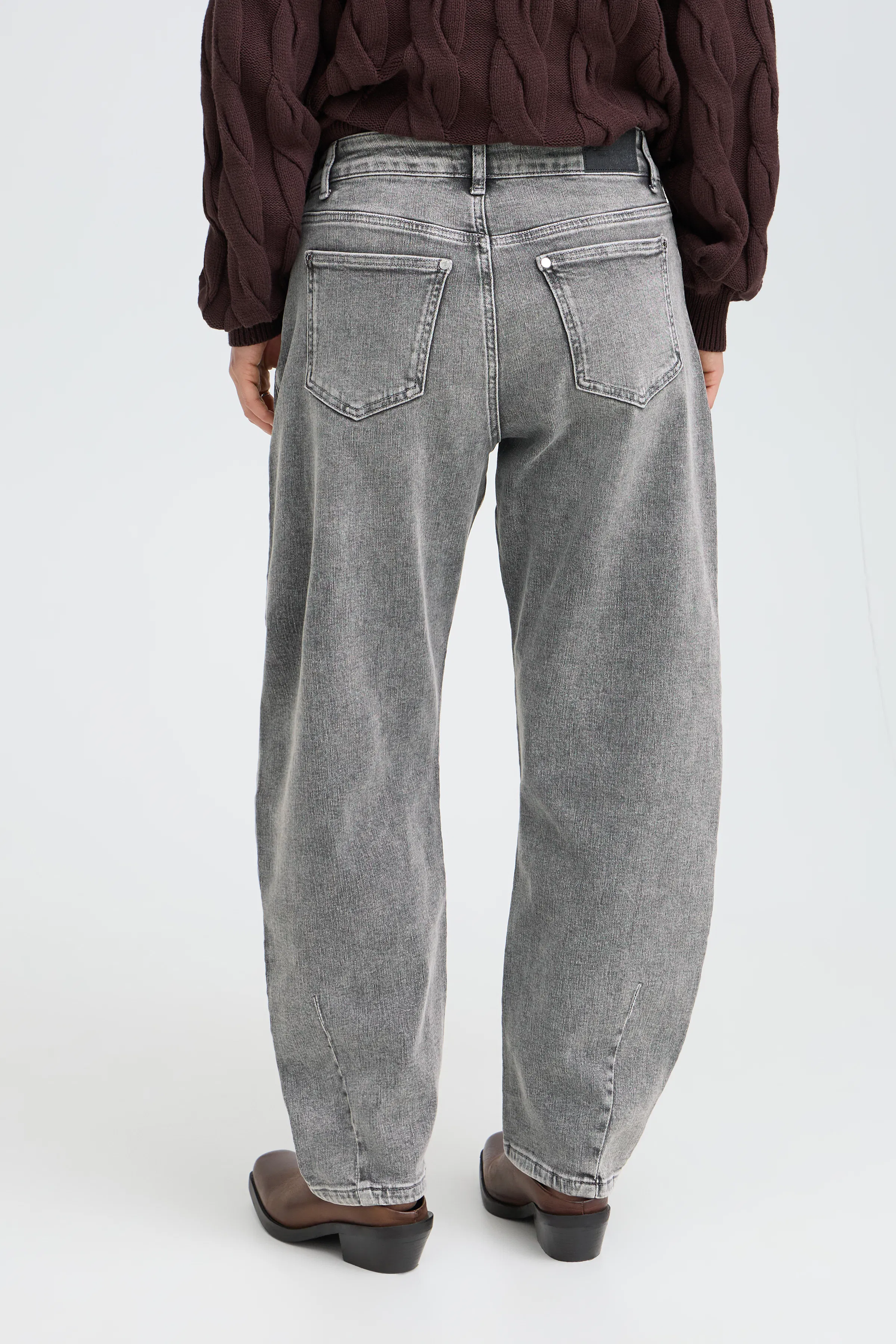PZANNI HW JEANS BARREL LEG LOOKBOOK BACK 50210210-200006