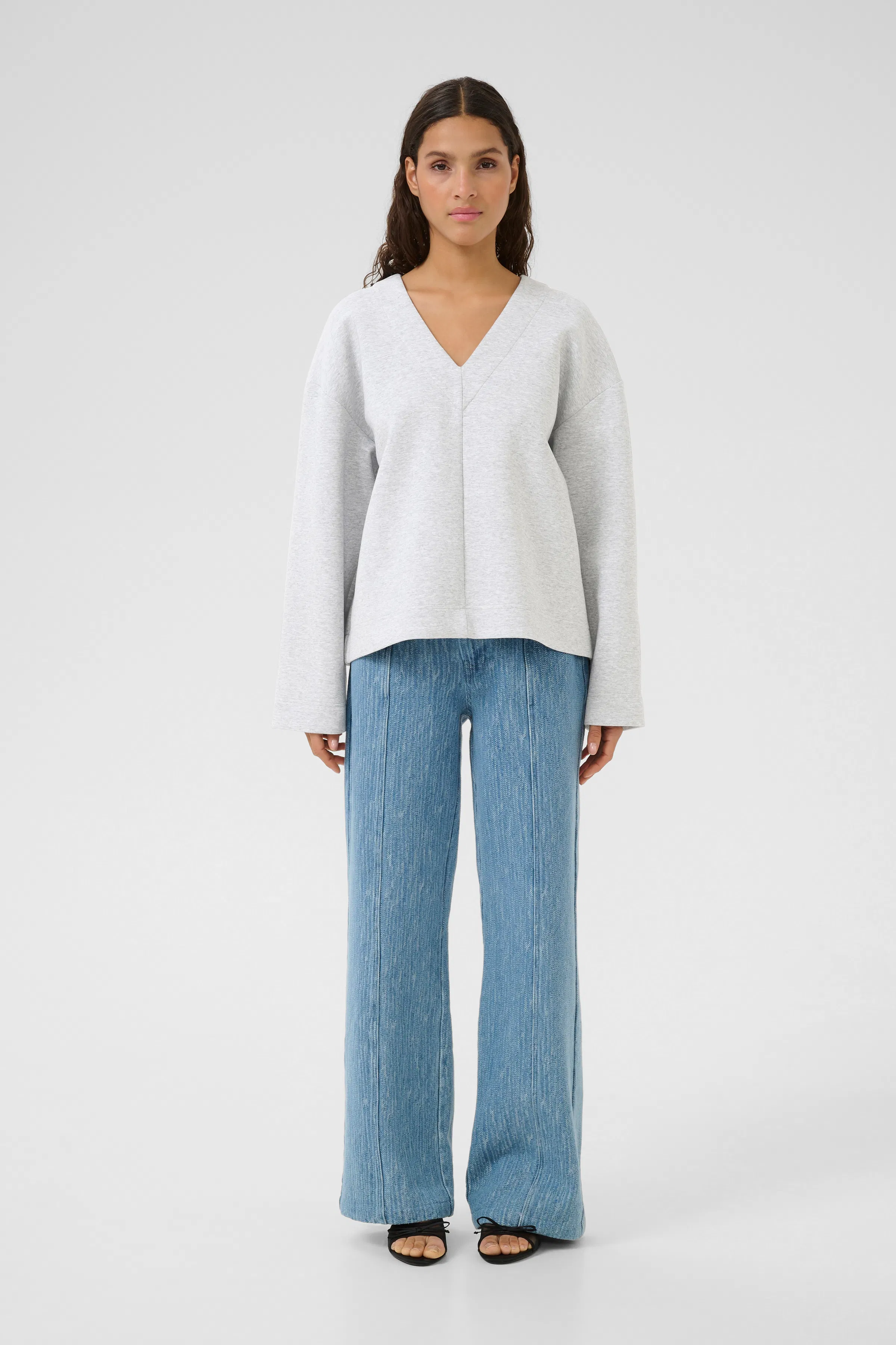 KBUrselina Sweatshirt LOOKBOOK FRONT 10105380-103702