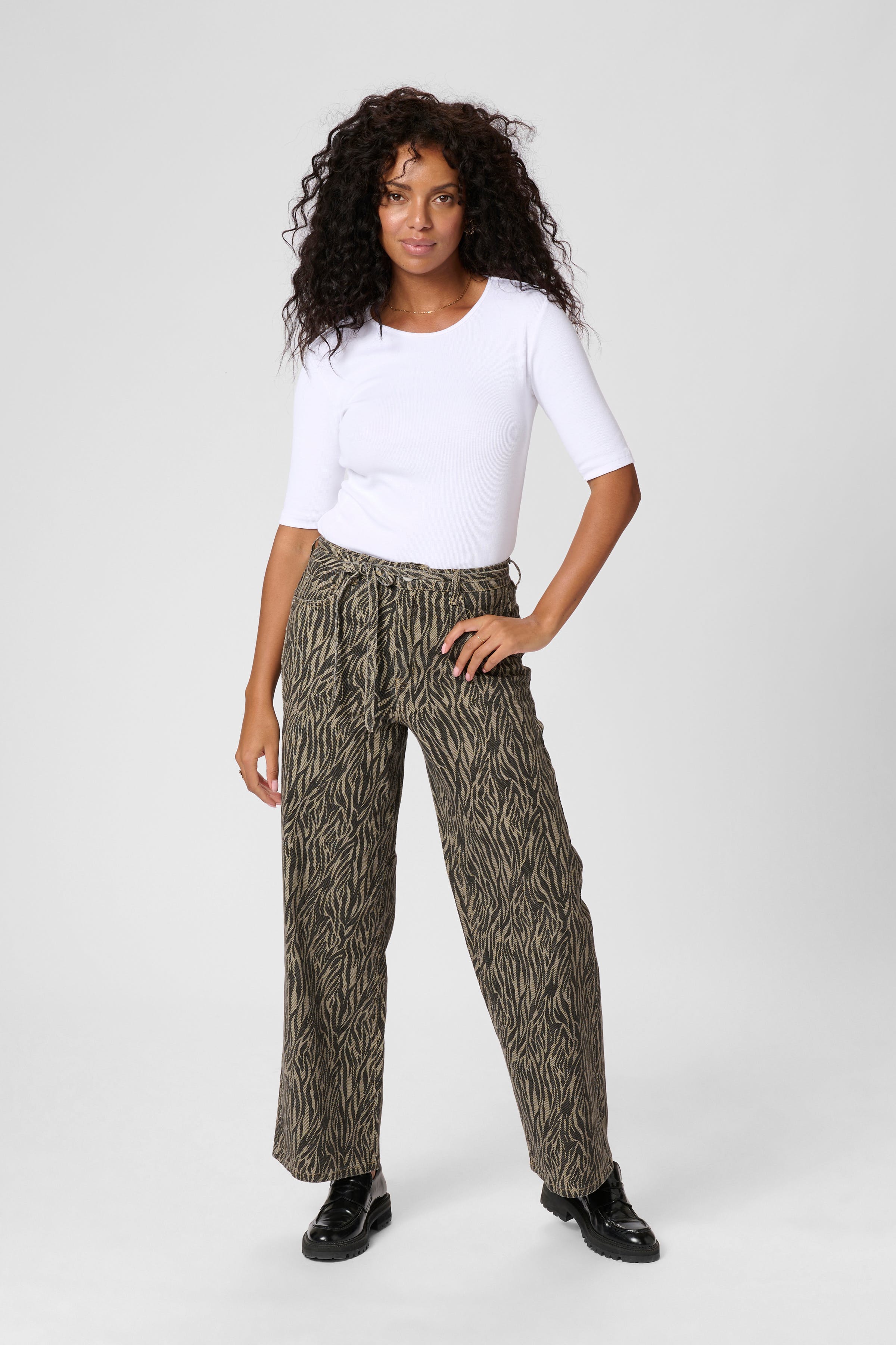 KAleondra Jeans LOOKBOOK FRONT 10510139-107719