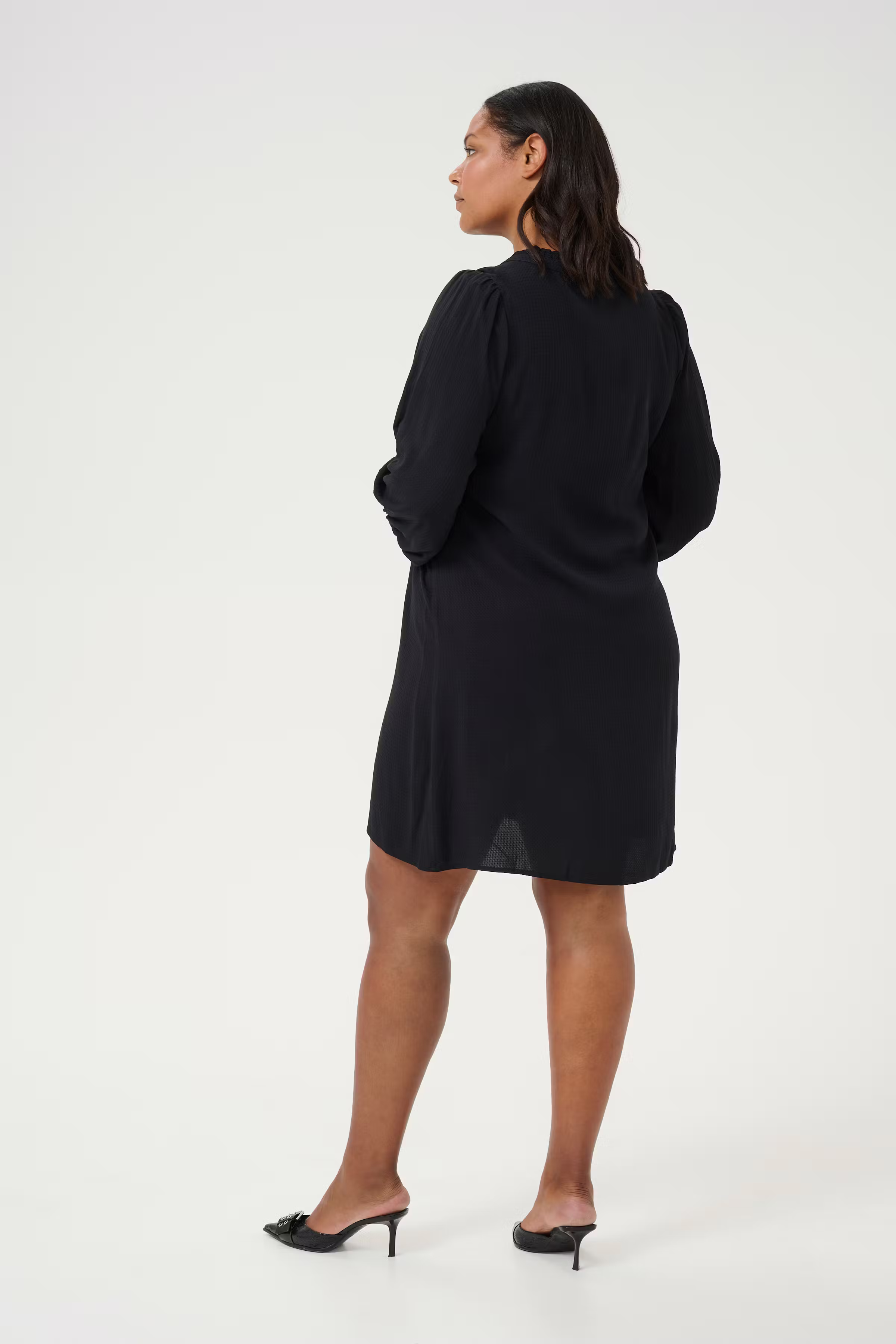 KCmahlena Robe LOOKBOOK BACK 10582912-100121