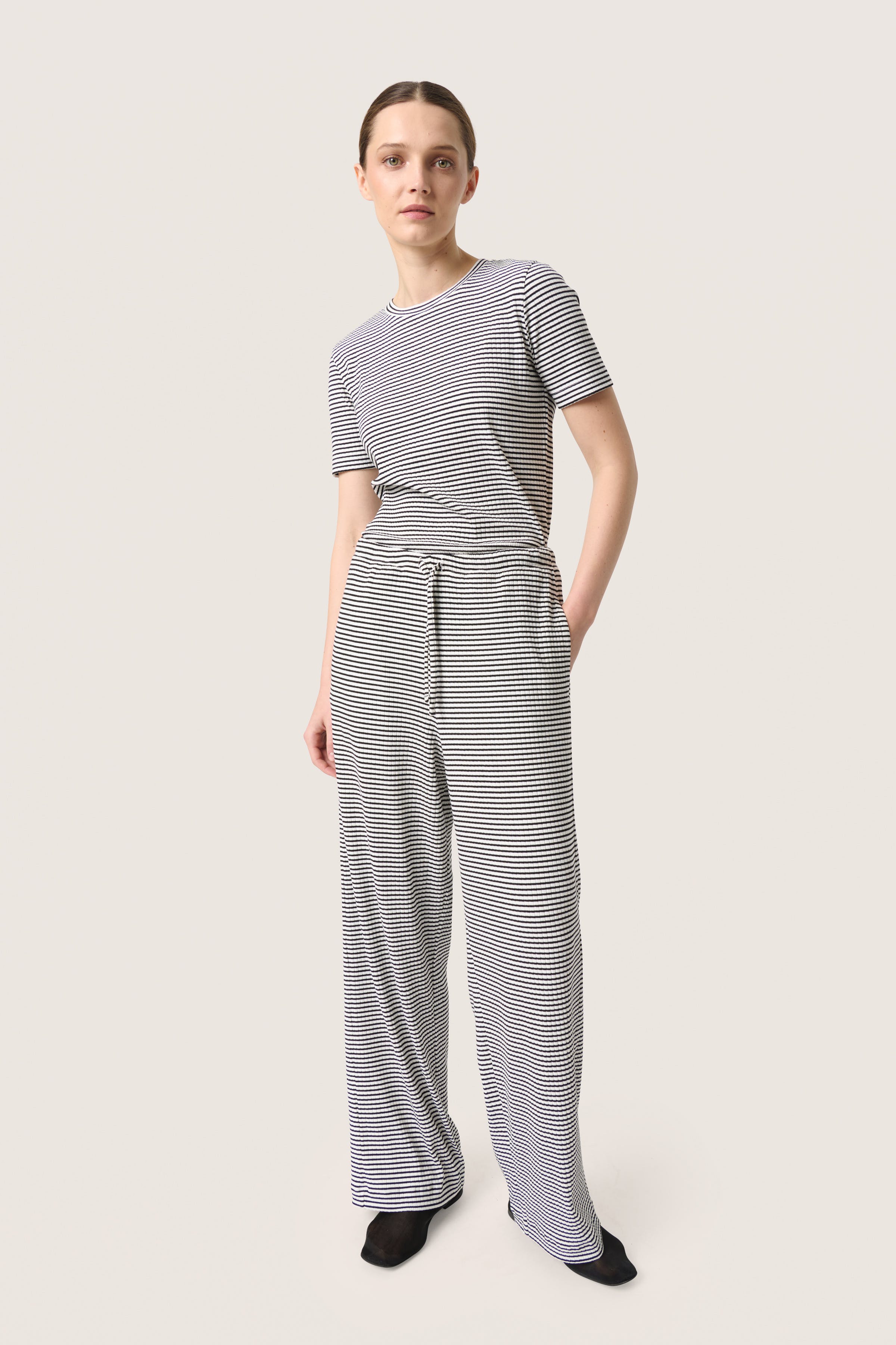 SLCalva Byxor LOOKBOOK FRONT 30408142-303564