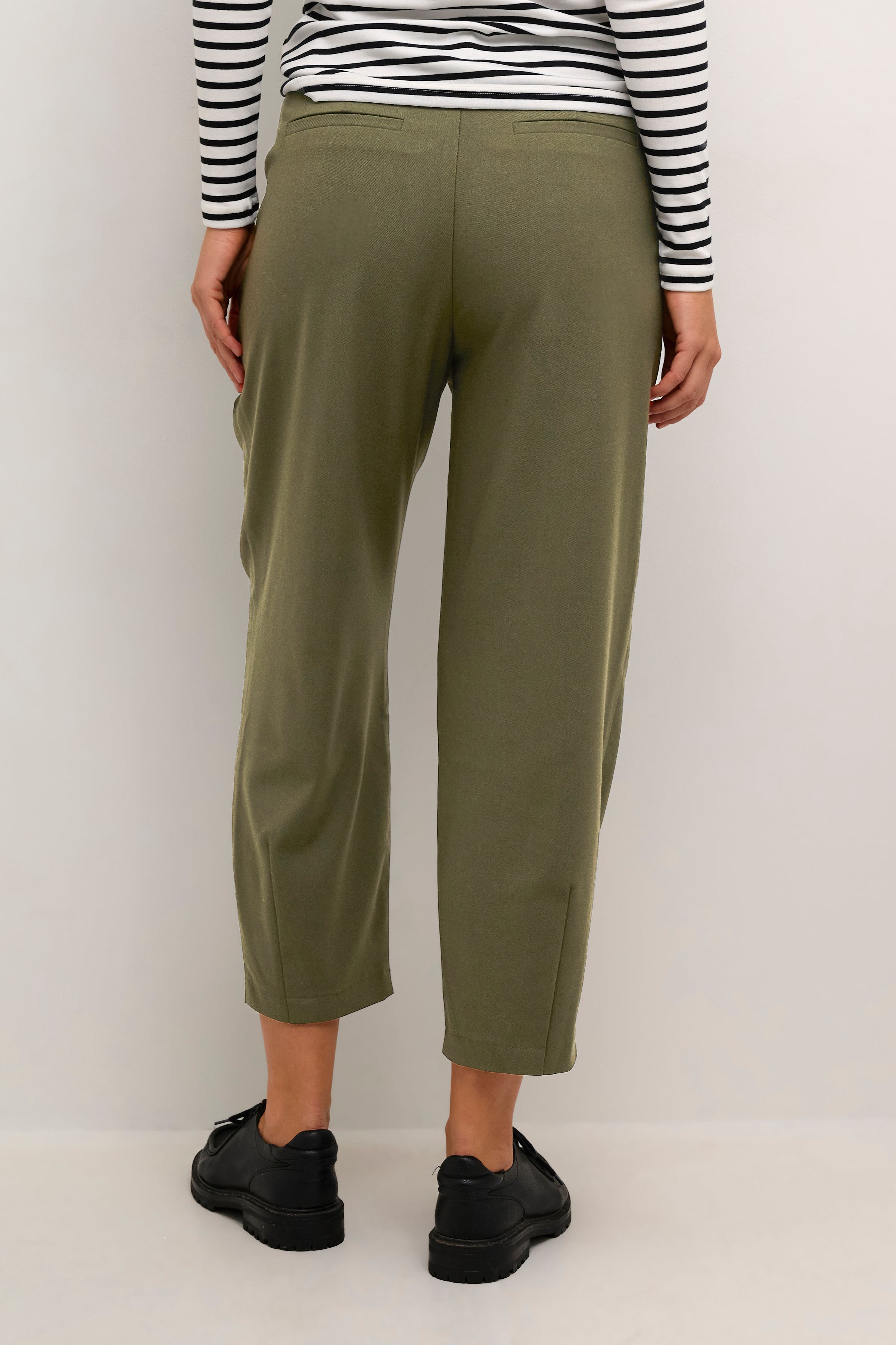 KAmerle Pantalon LOOKBOOK BACK 10504769-190414