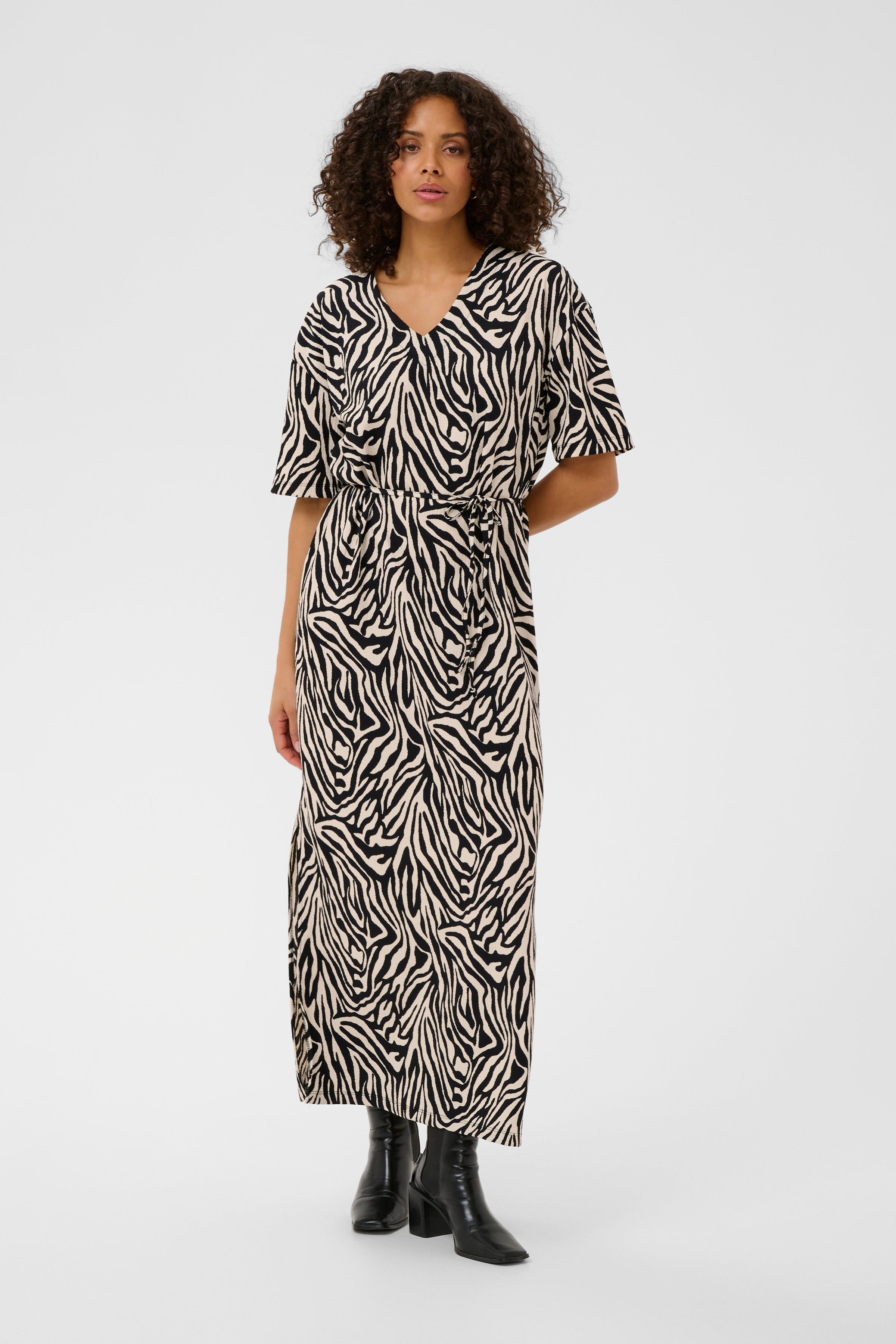 KAivanna Klänning LOOKBOOK FRONT 10509781-107295