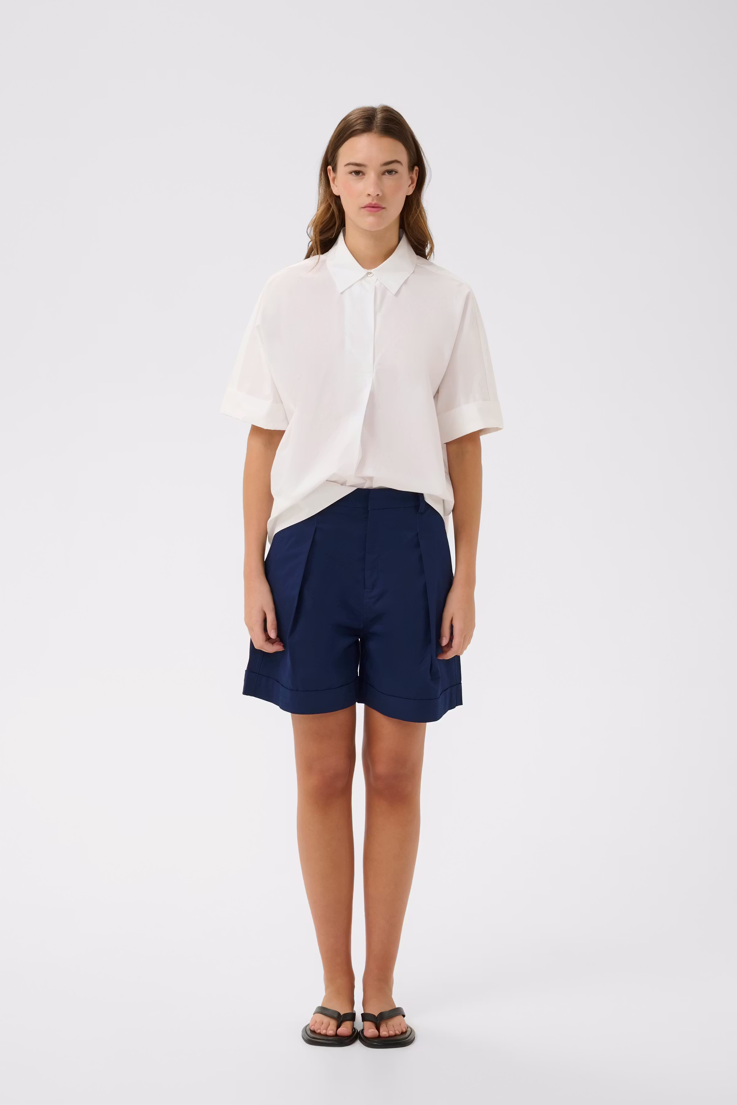 ELVIA Shorts LOOKBOOK FRONT 30112529-193831