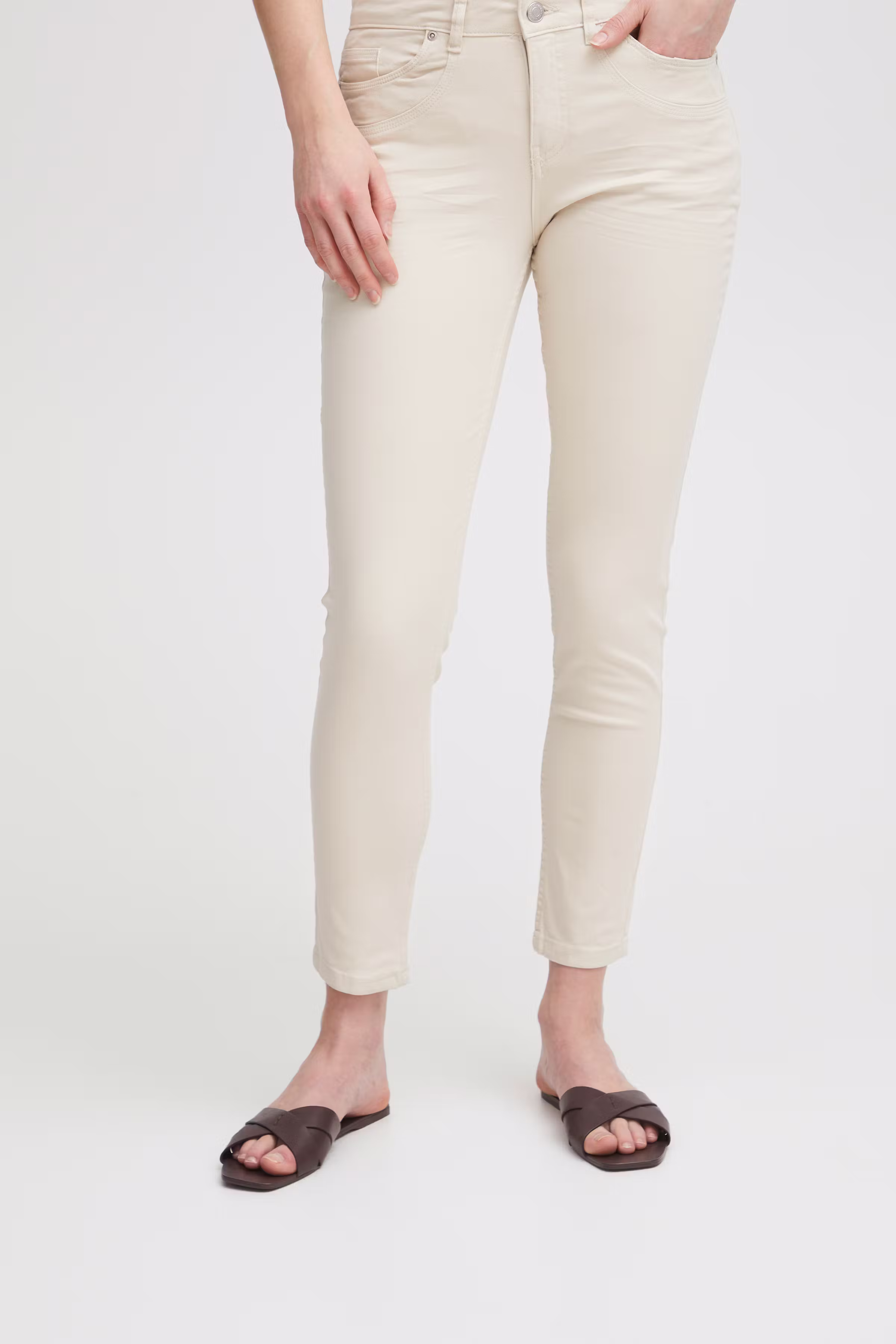 FRFOTWILL Bukser LOOKBOOK FRONT 20610422-130905